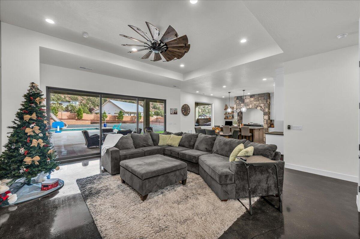 APPLE VALLEY RANCH GOOSEBERRY - Residential