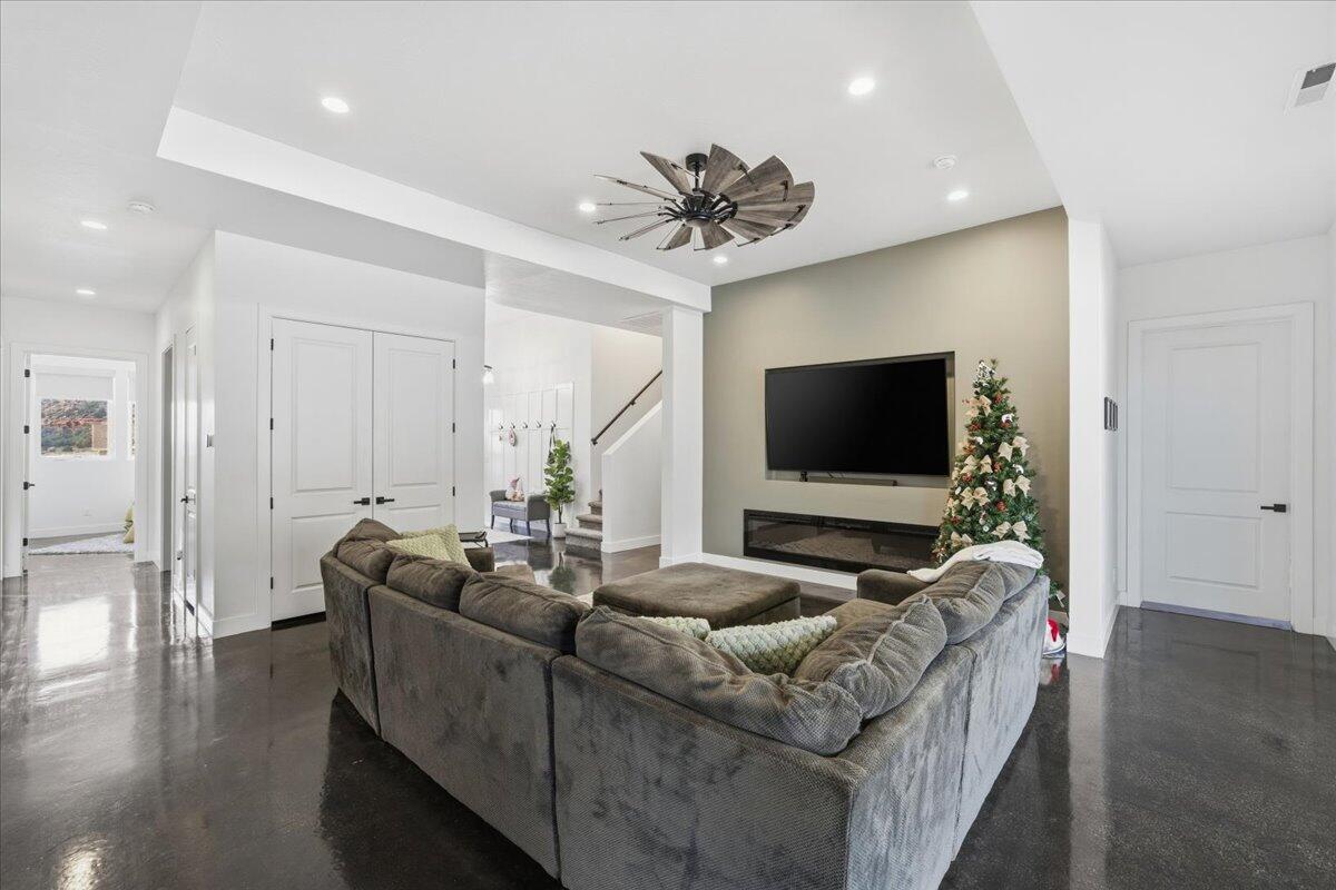 APPLE VALLEY RANCH GOOSEBERRY - Residential