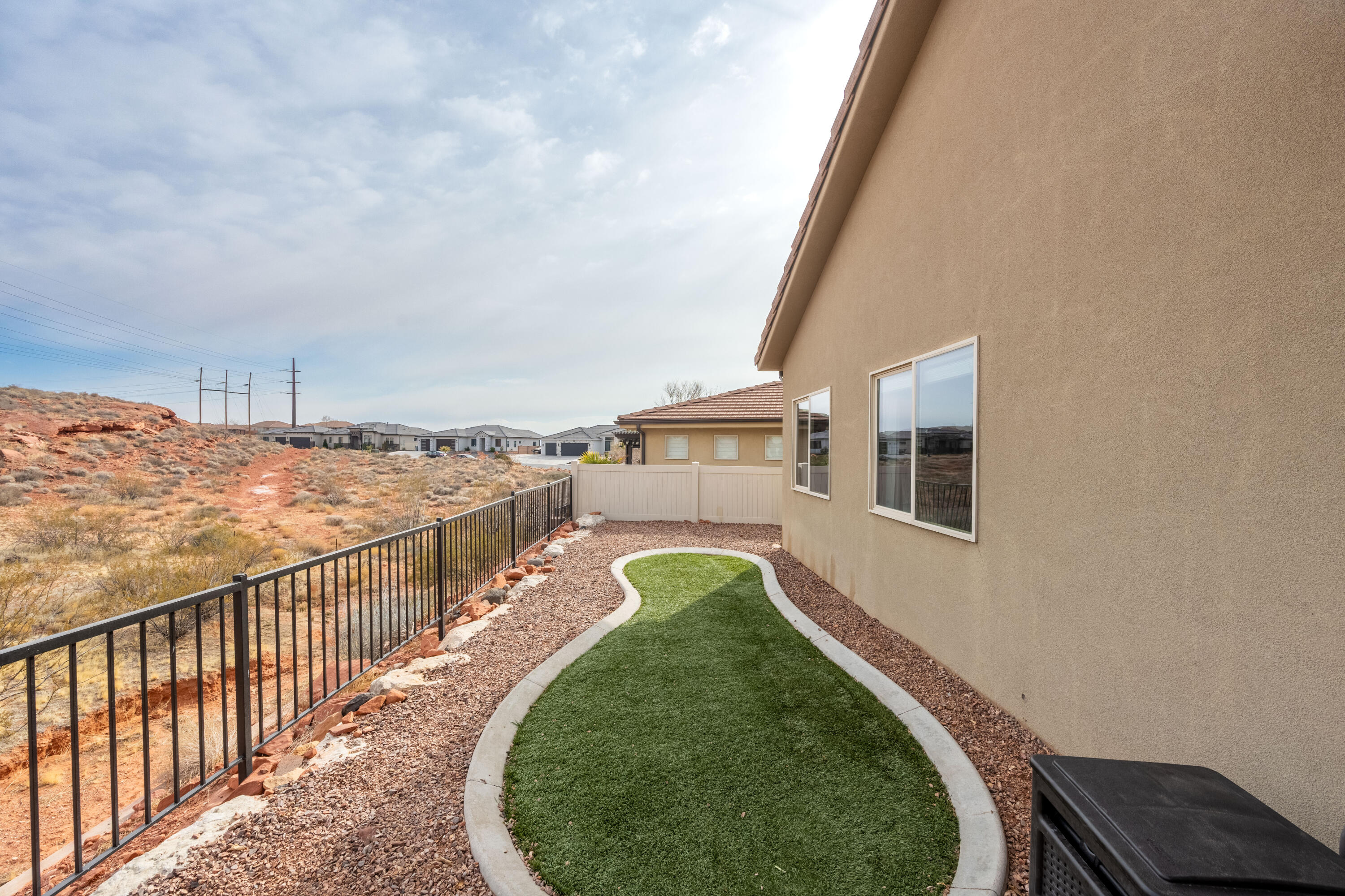 RED CLIFFS PARK - Residential