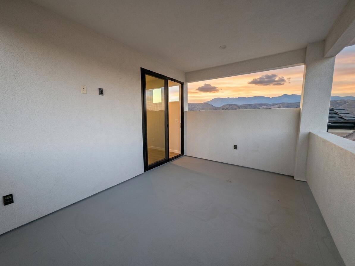 PEREGRINE POINTE WEST - Residential