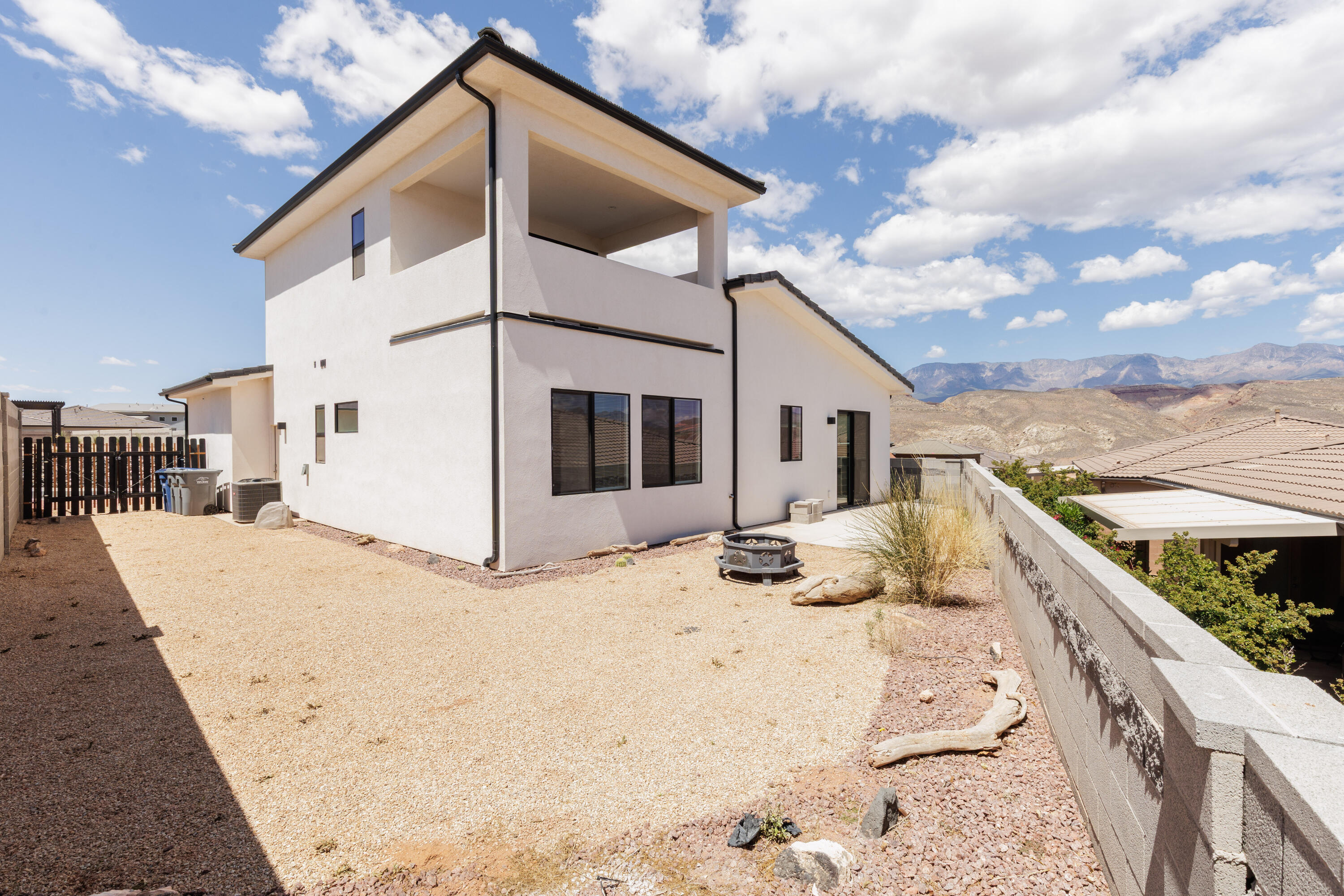PEREGRINE POINTE WEST - Residential