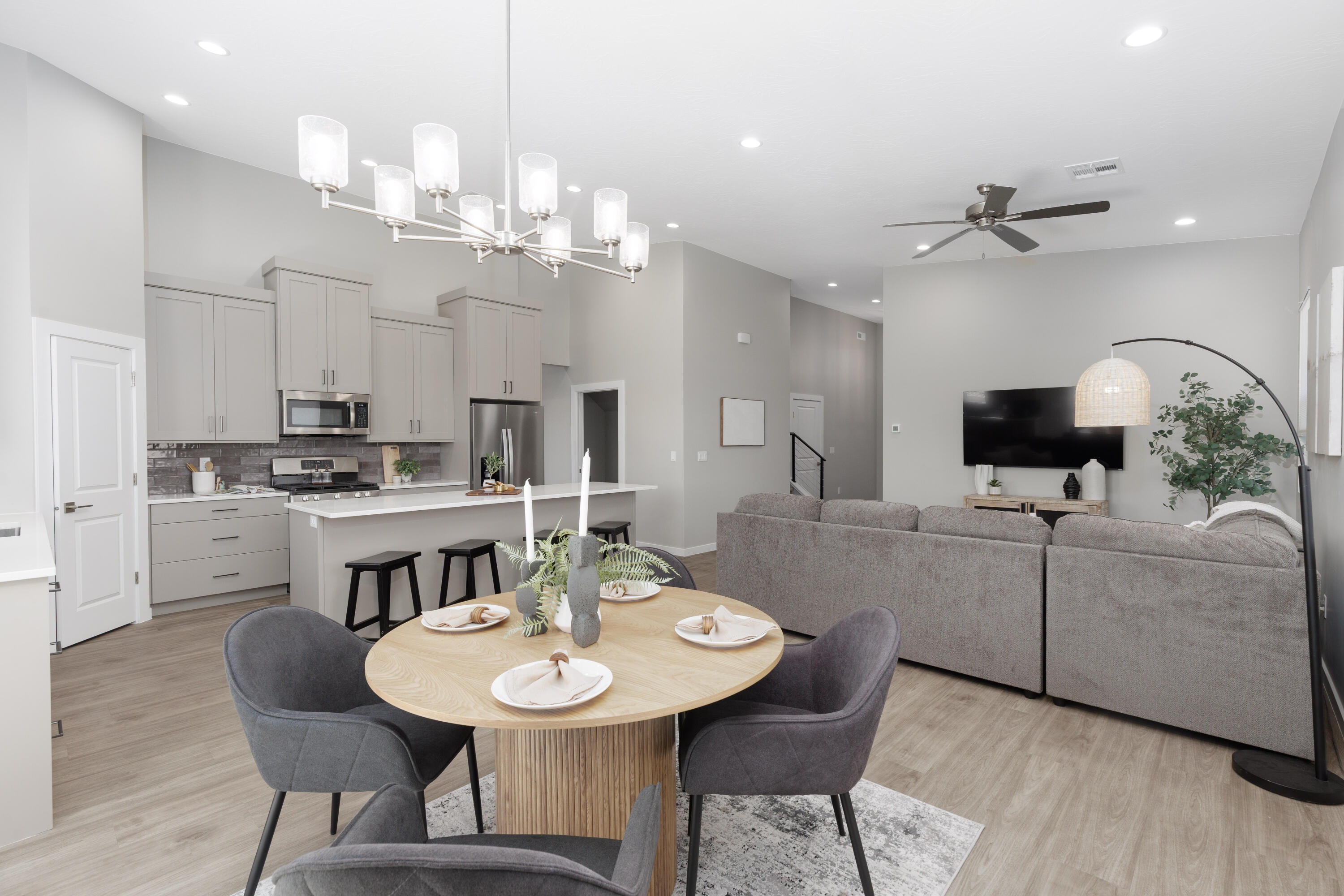 PEREGRINE POINTE WEST - Residential