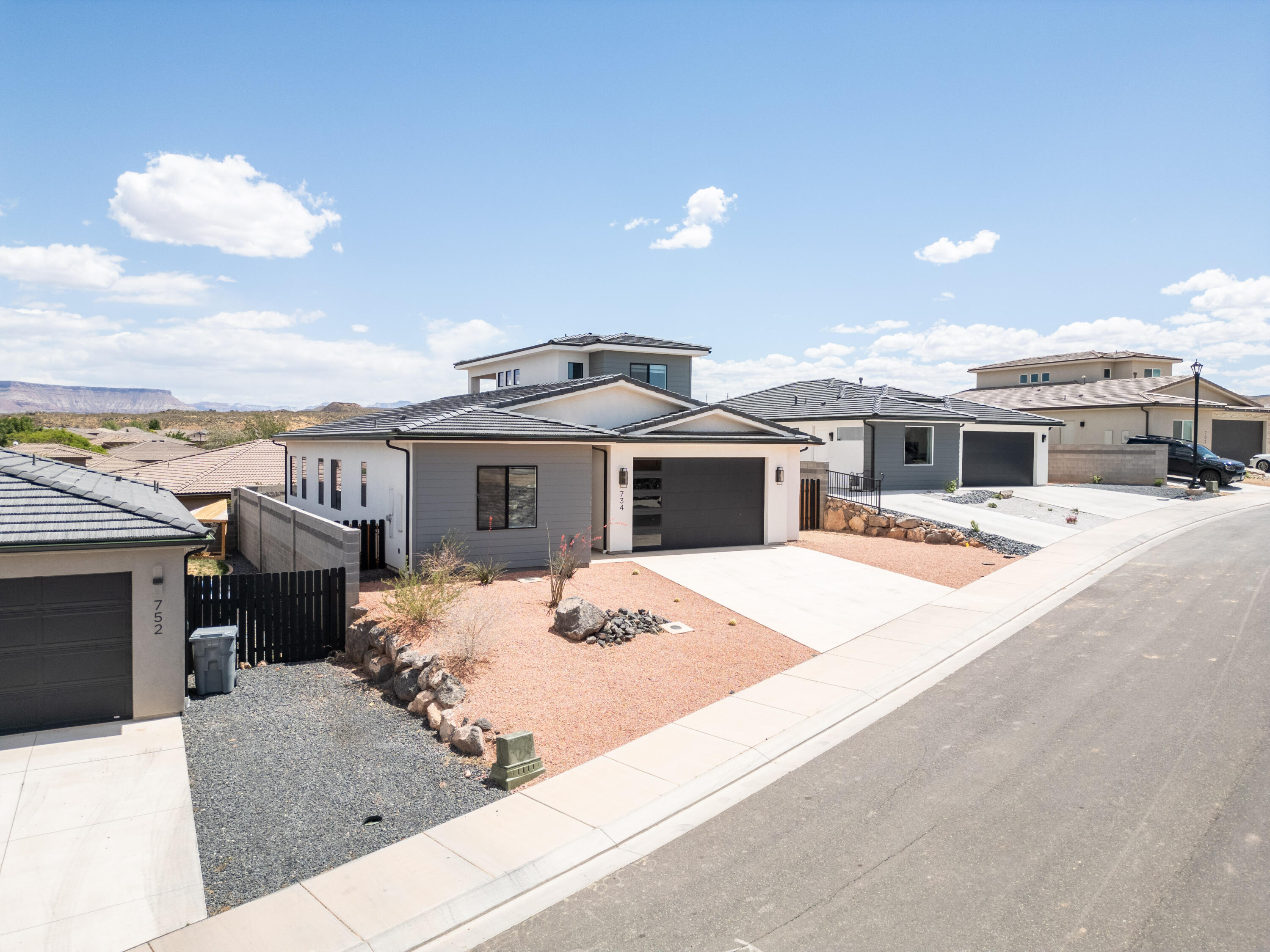 PEREGRINE POINTE WEST - Residential