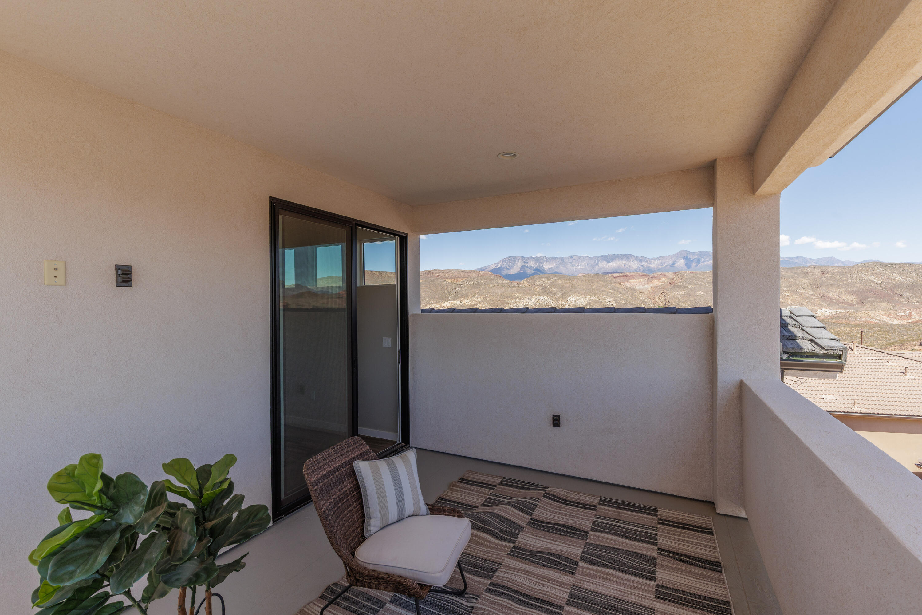 PEREGRINE POINTE WEST - Residential