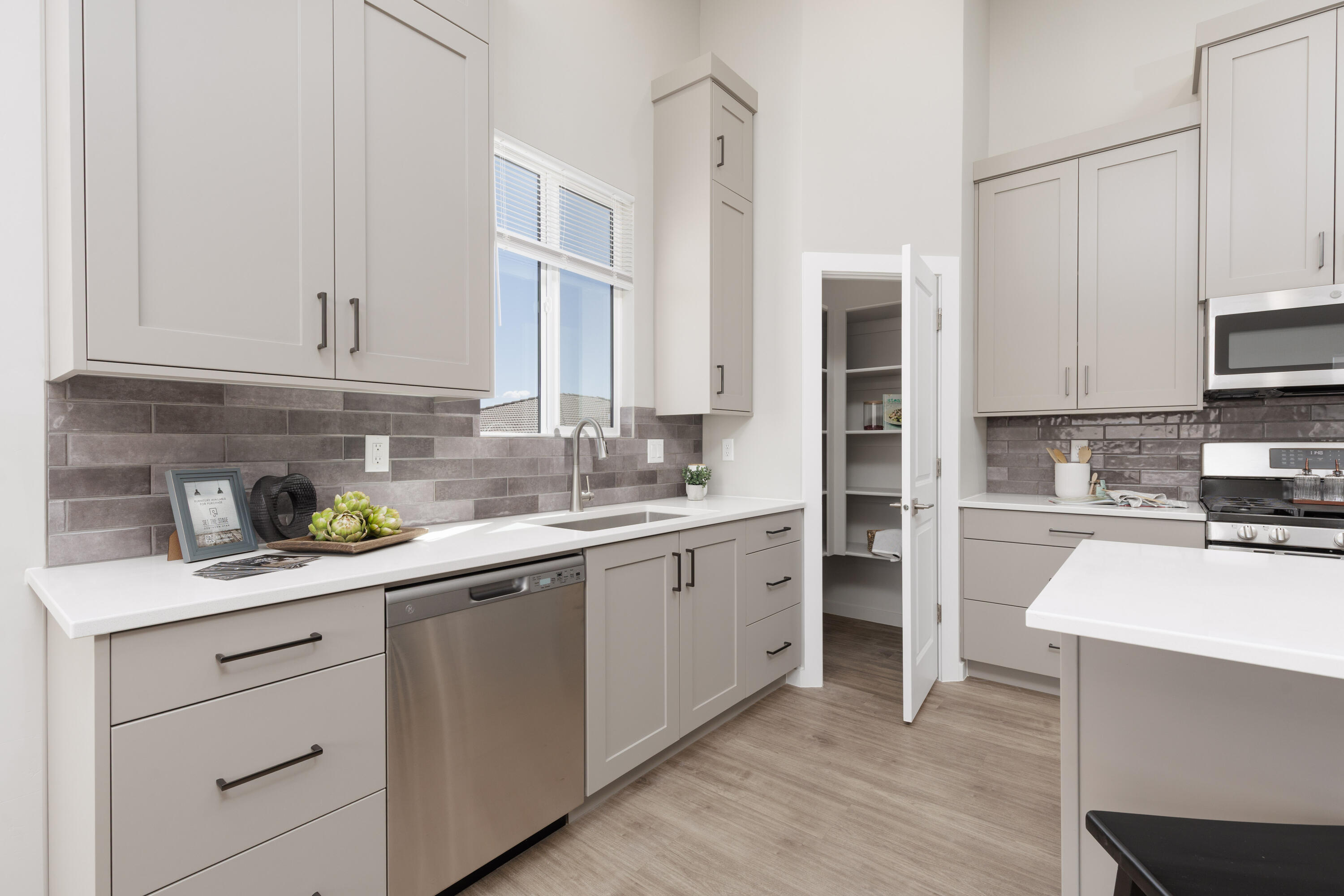 PEREGRINE POINTE WEST - Residential