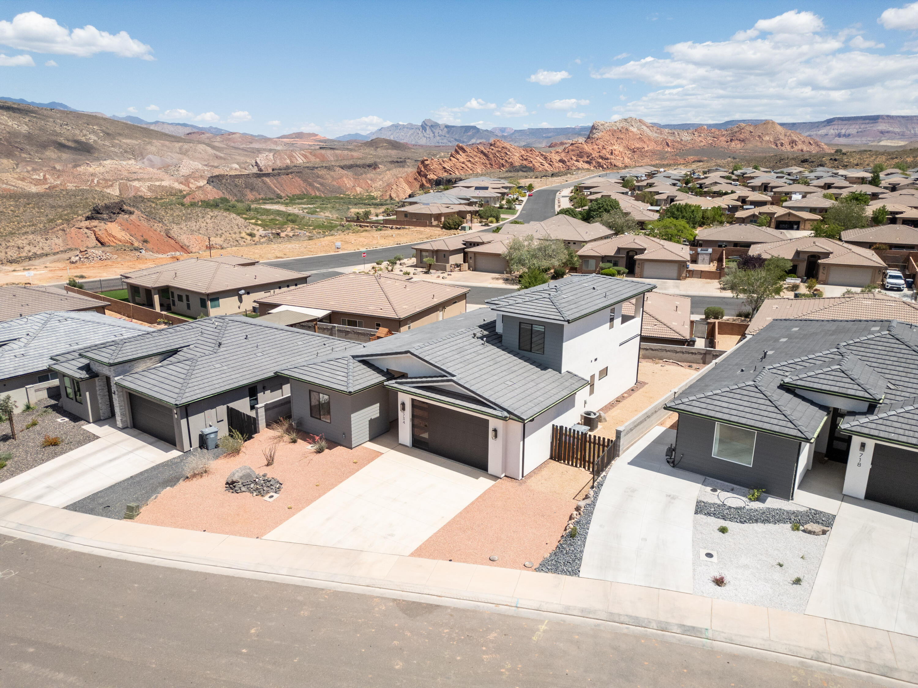 PEREGRINE POINTE WEST - Residential