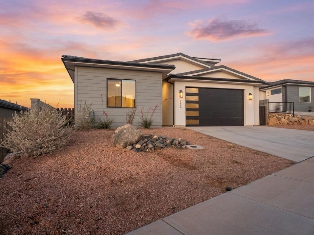 Photo of 734 N 3025 W, Hurricane, UT 84737 (MLS # 26-271812)