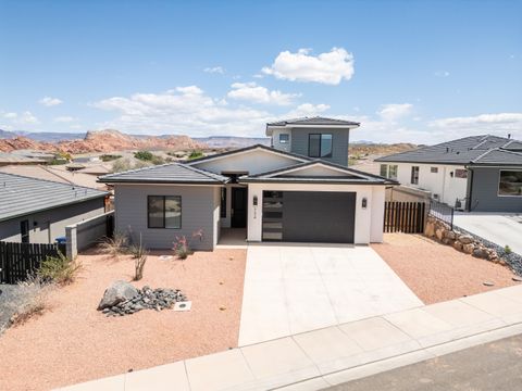Photo of 734 N 3025 W, Hurricane, UT 84737 (MLS # 26-271812)