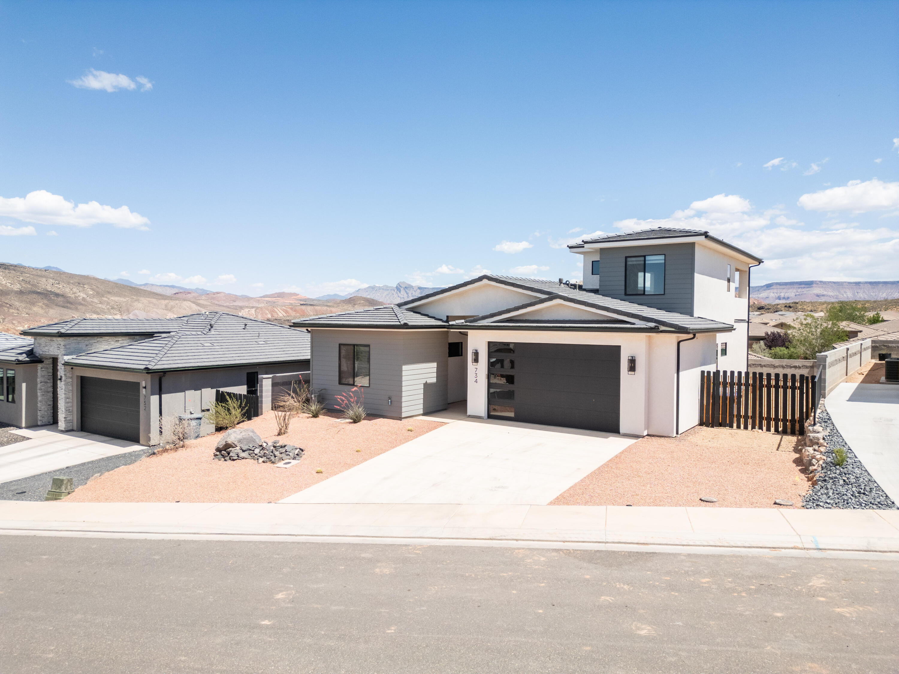 PEREGRINE POINTE WEST - Residential