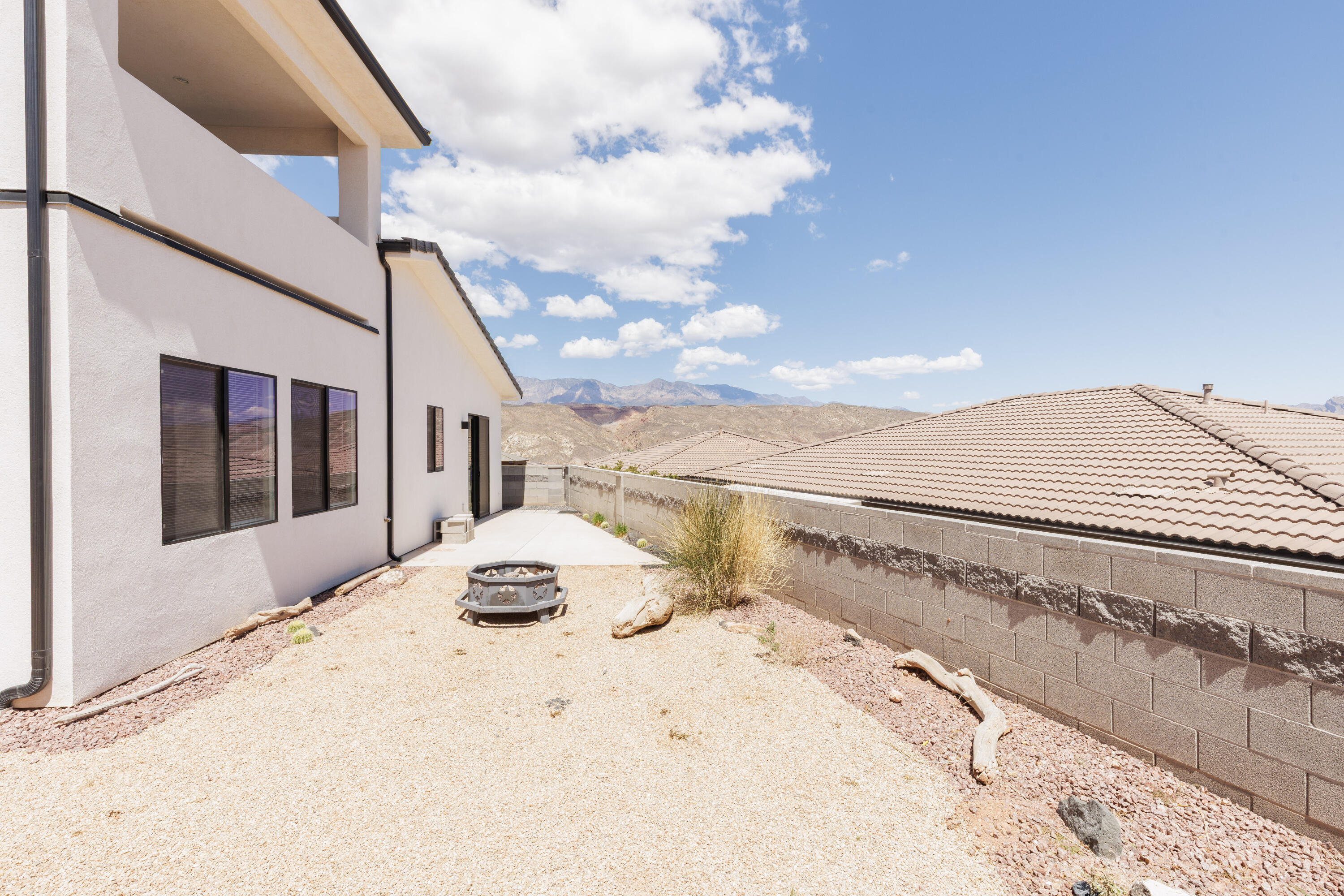 PEREGRINE POINTE WEST - Residential