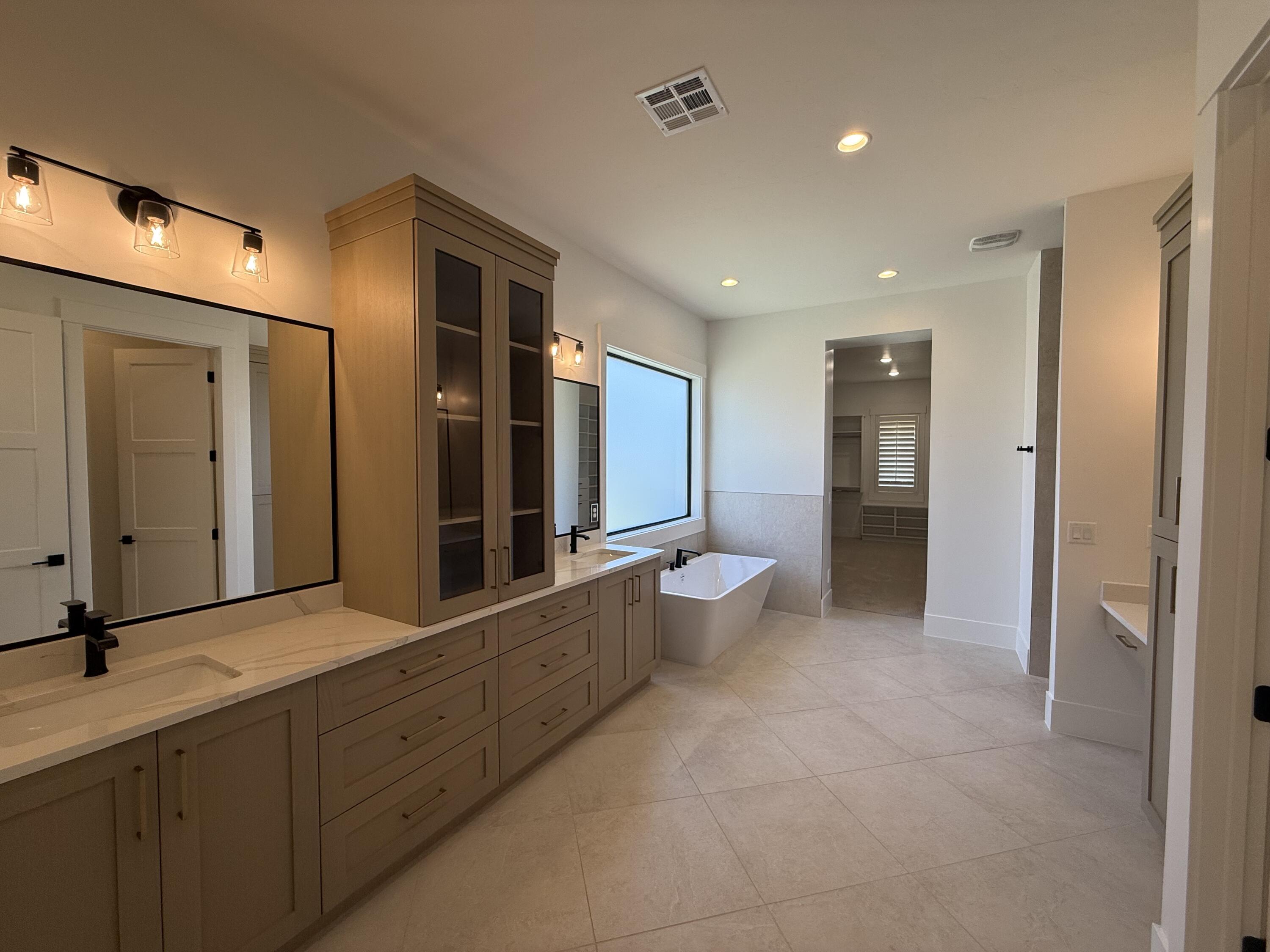 QUEENSRIDGE - Residential