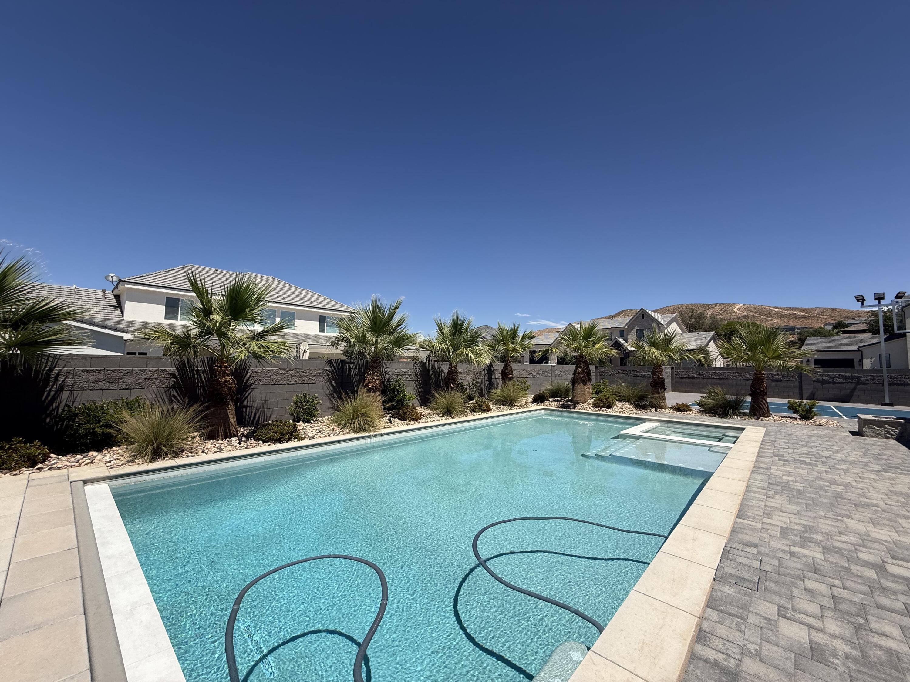 QUEENSRIDGE - Residential