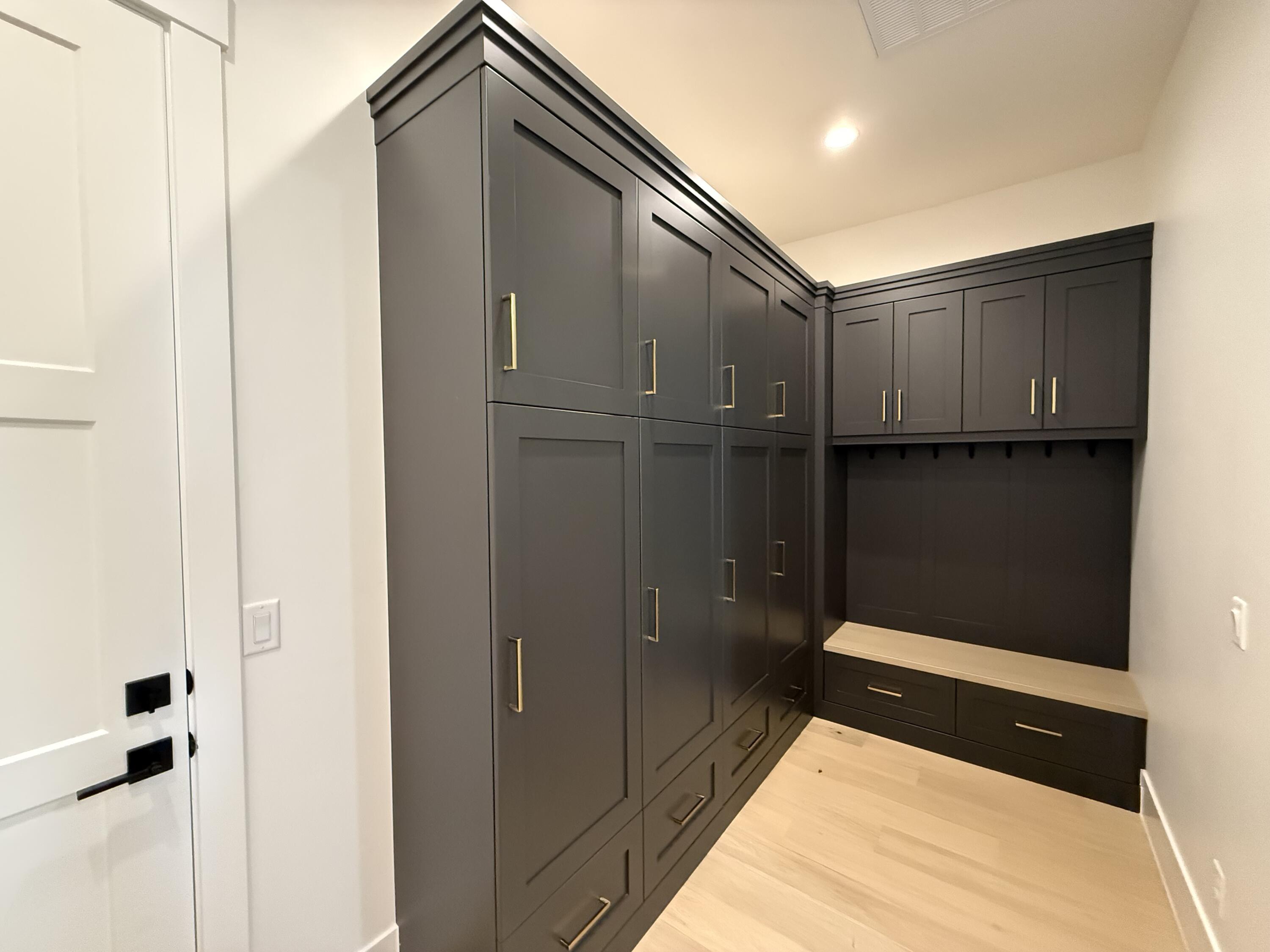 QUEENSRIDGE - Residential