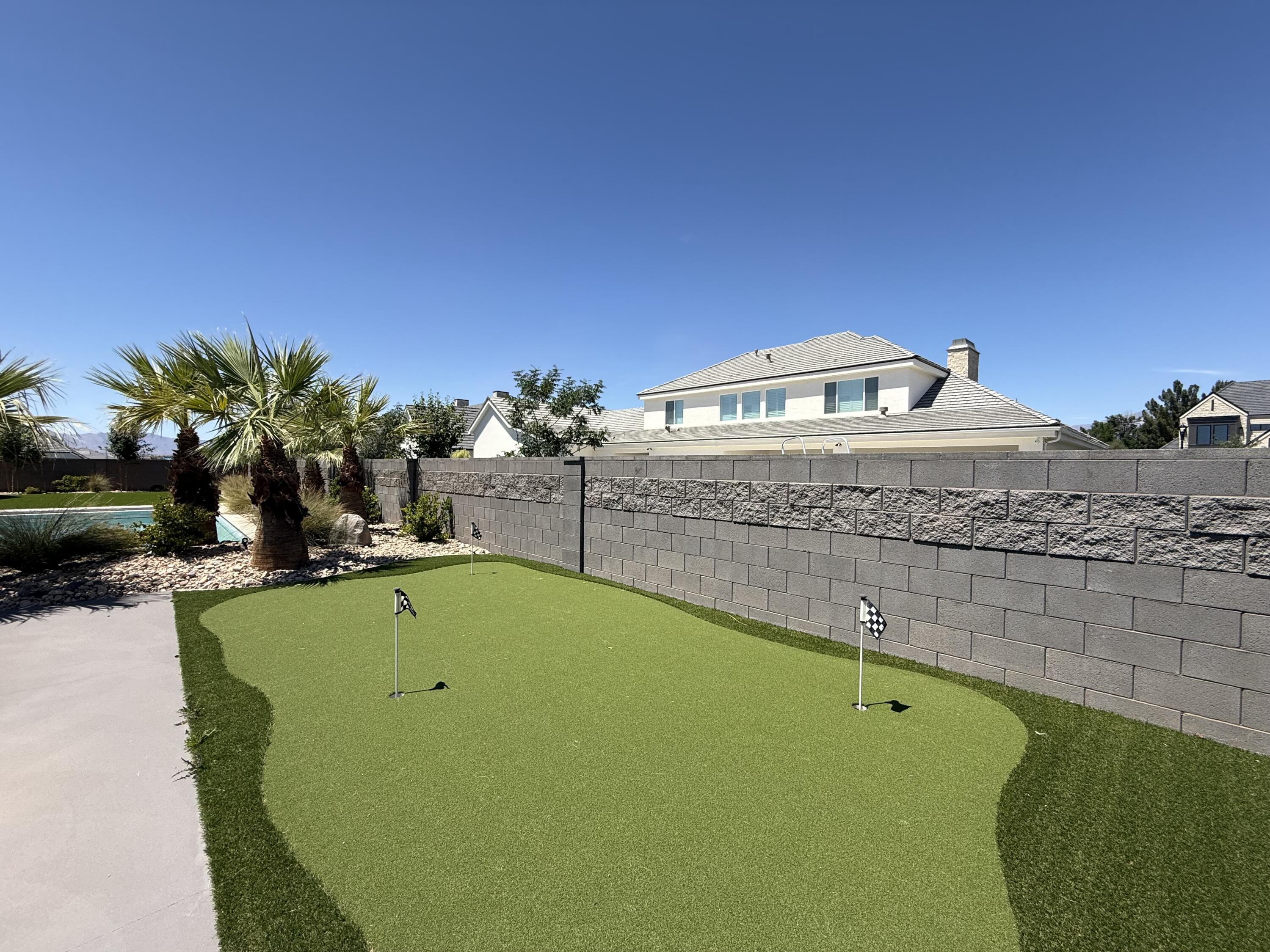 QUEENSRIDGE - Residential