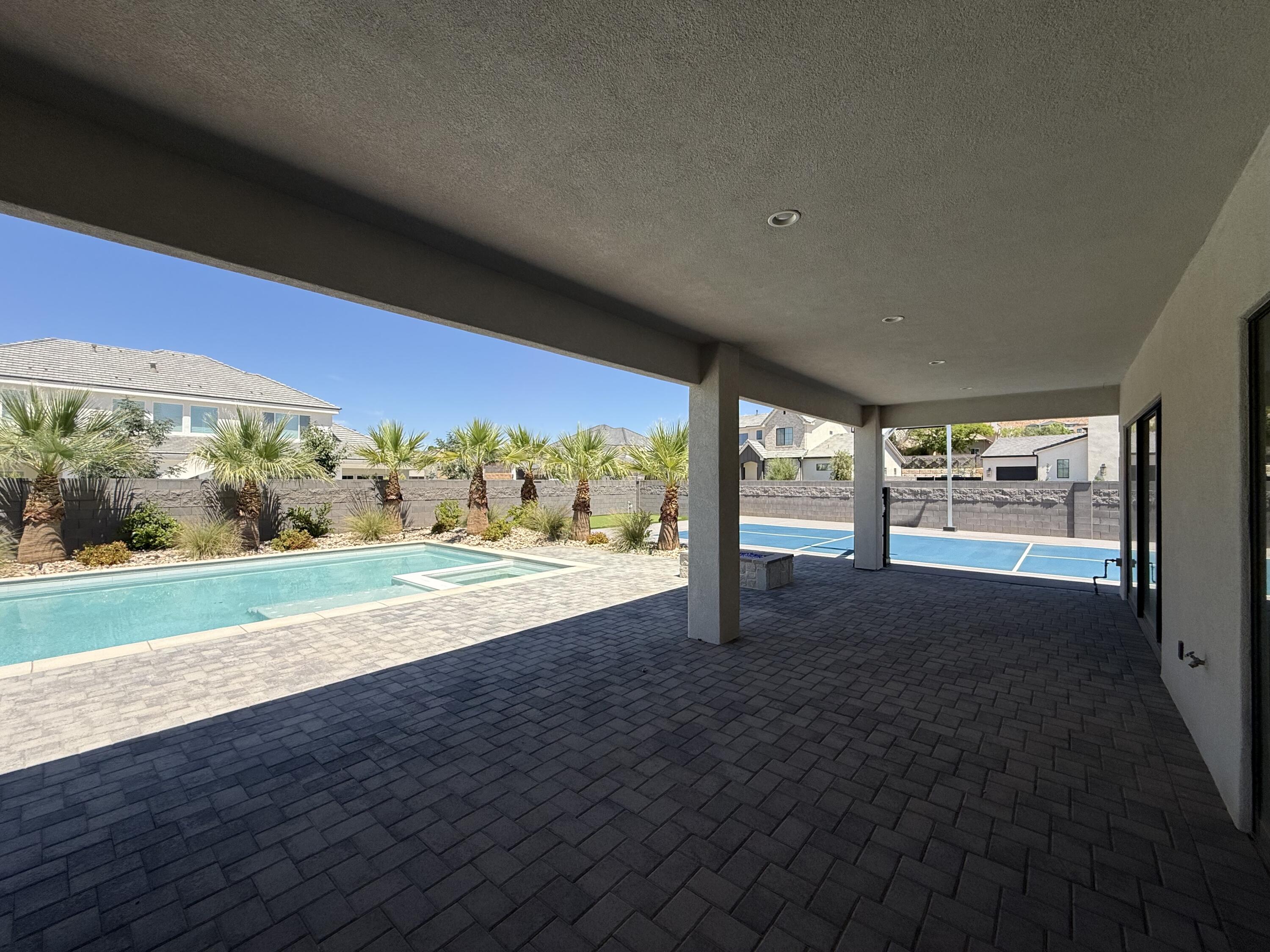 QUEENSRIDGE - Residential