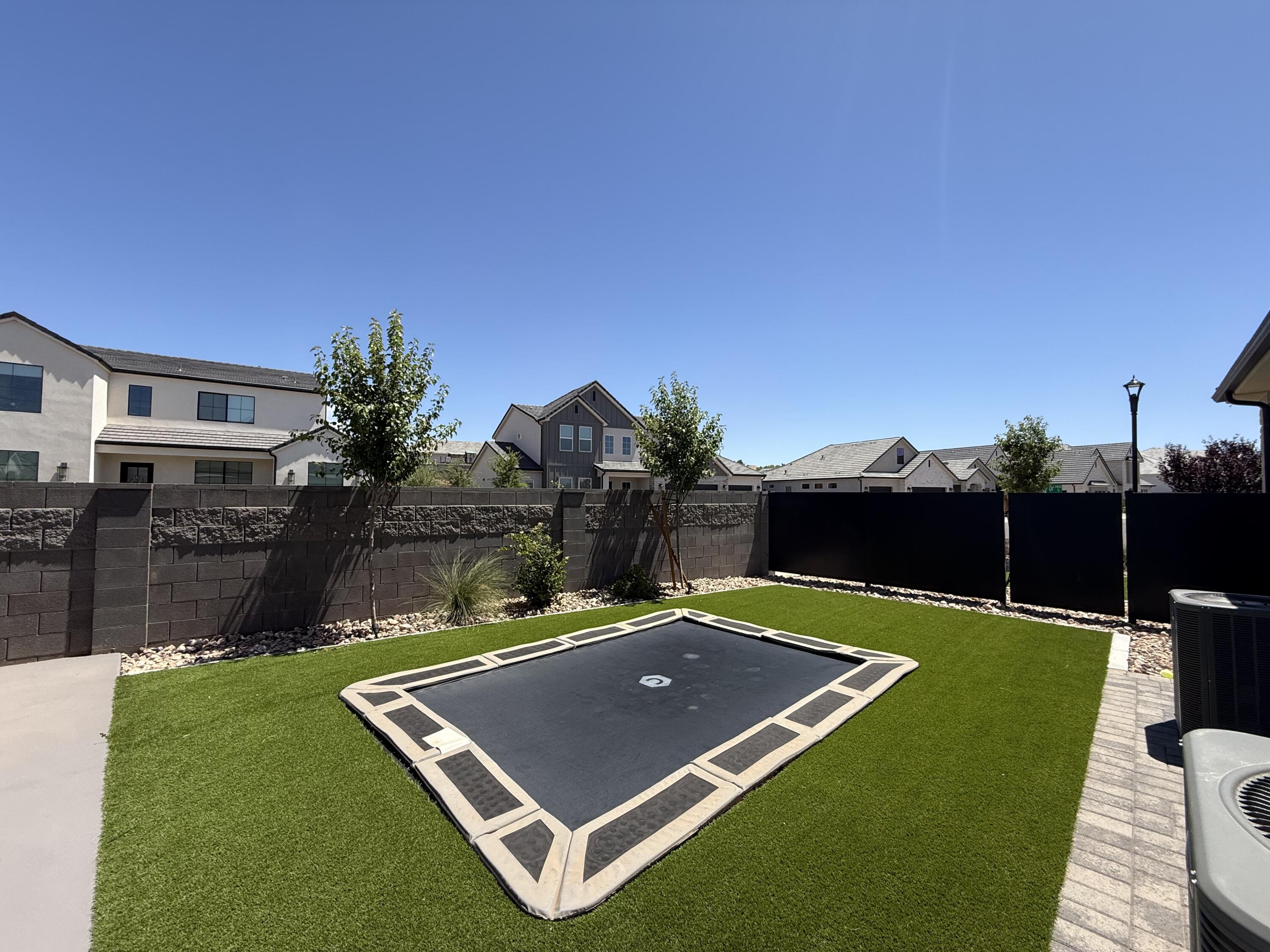 QUEENSRIDGE - Residential