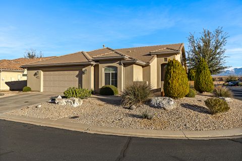 Photo of 1356 W COUNTRY CLUB DR, Saint George, UT 84790 (MLS # 26-269673)