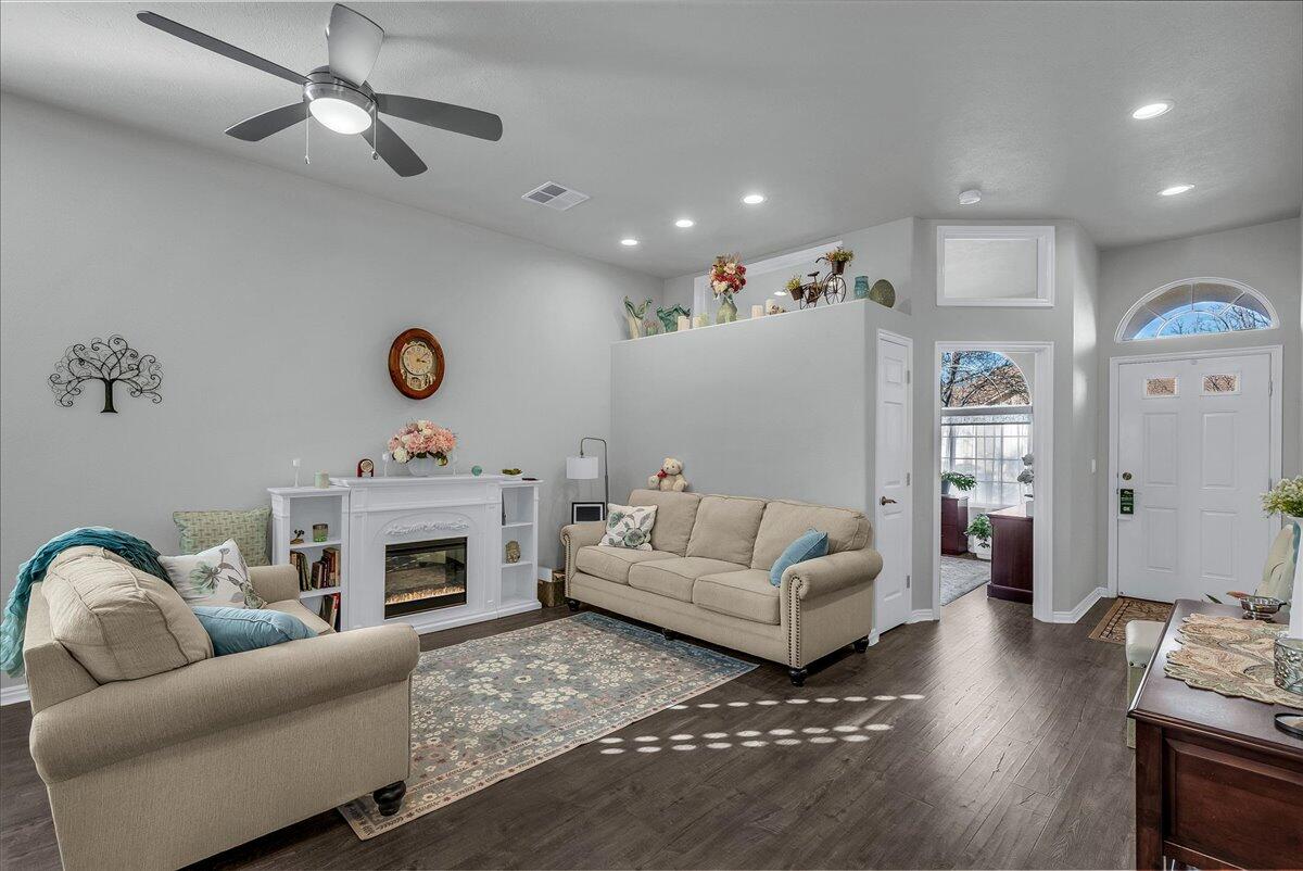 SKY RIDGE TOWNHOMES - Residential