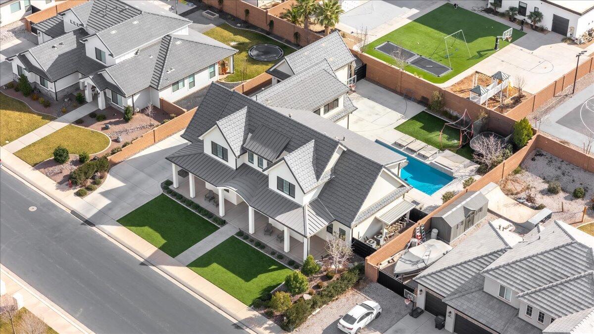 FIELDSTONE - Residential