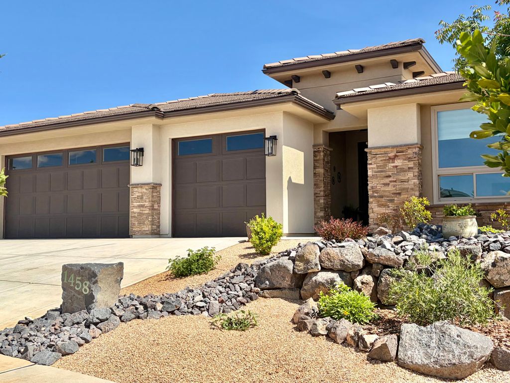 Photo of 1458 N HIGHLAND Parkway, Washington, UT 84780 (MLS # 26-271731)