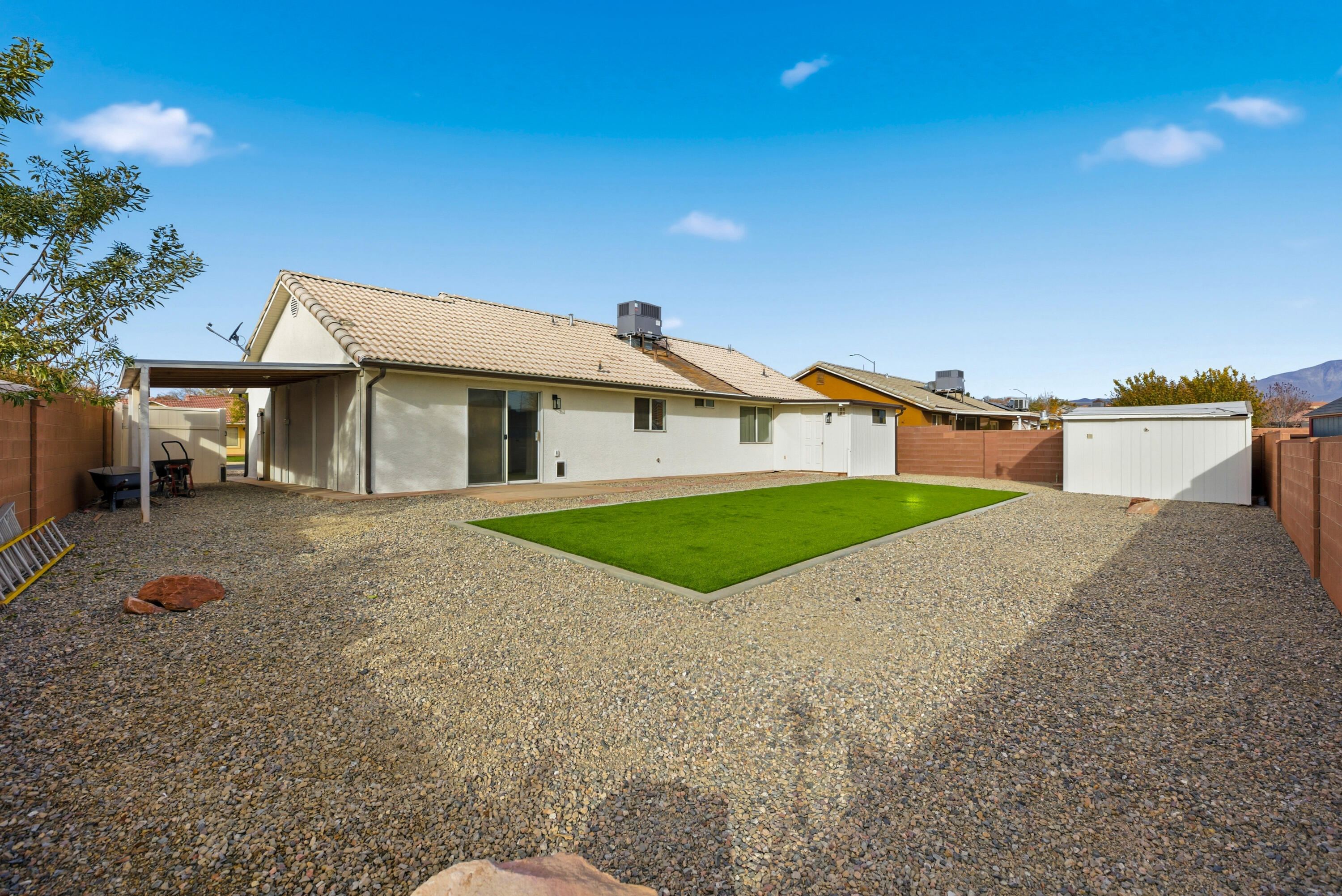 PARADISE VISTA - Residential