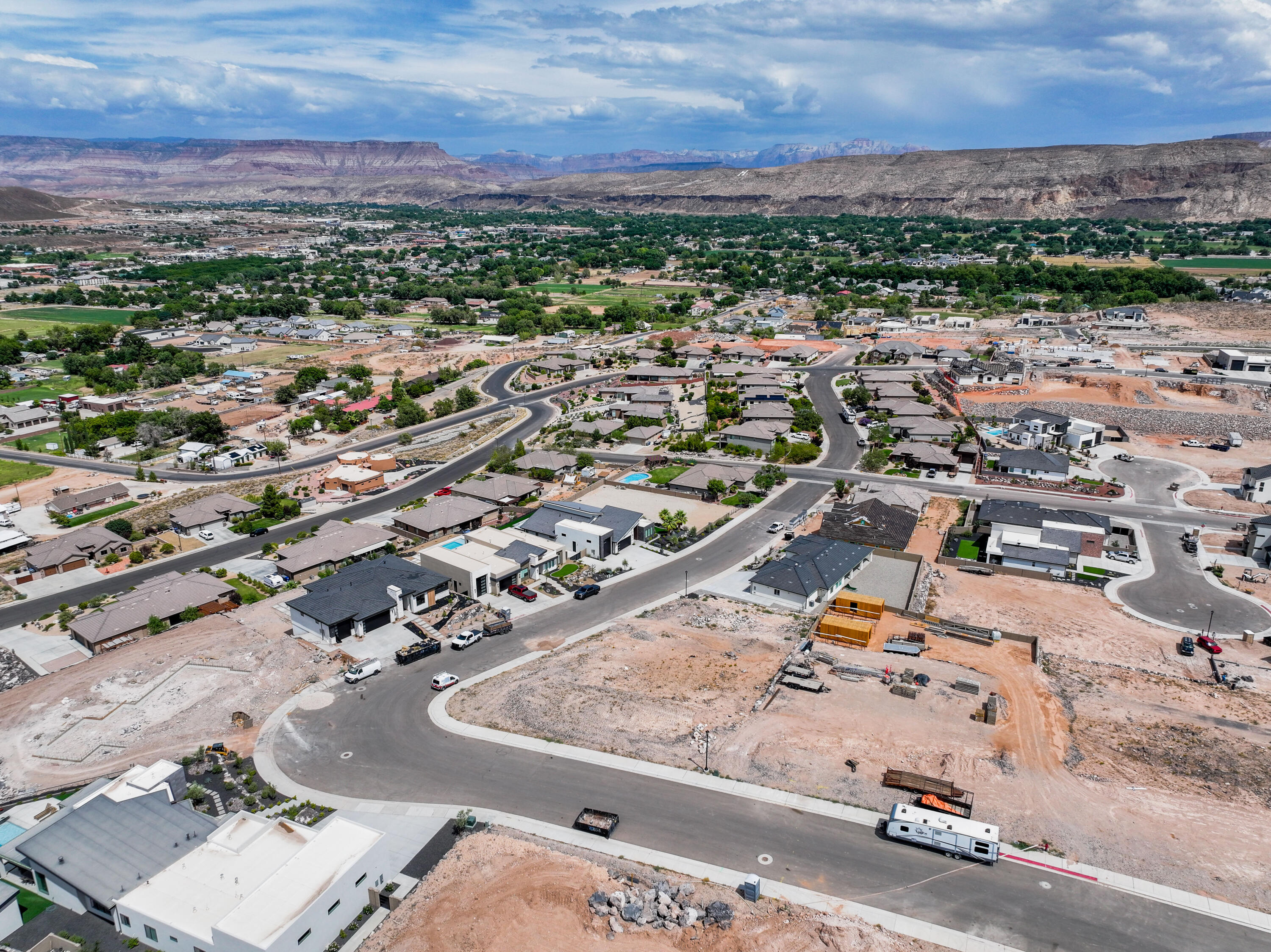 SCENIC POINTE - Land