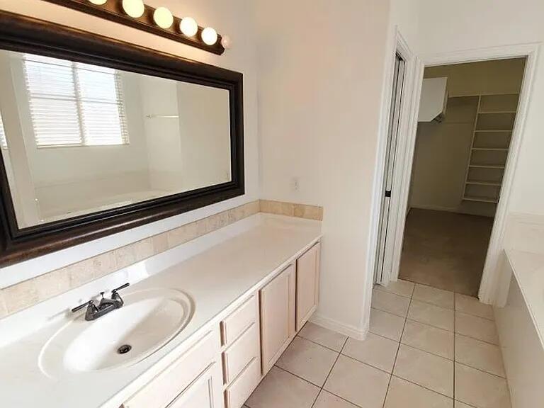 WINDOW ROCK - Residential