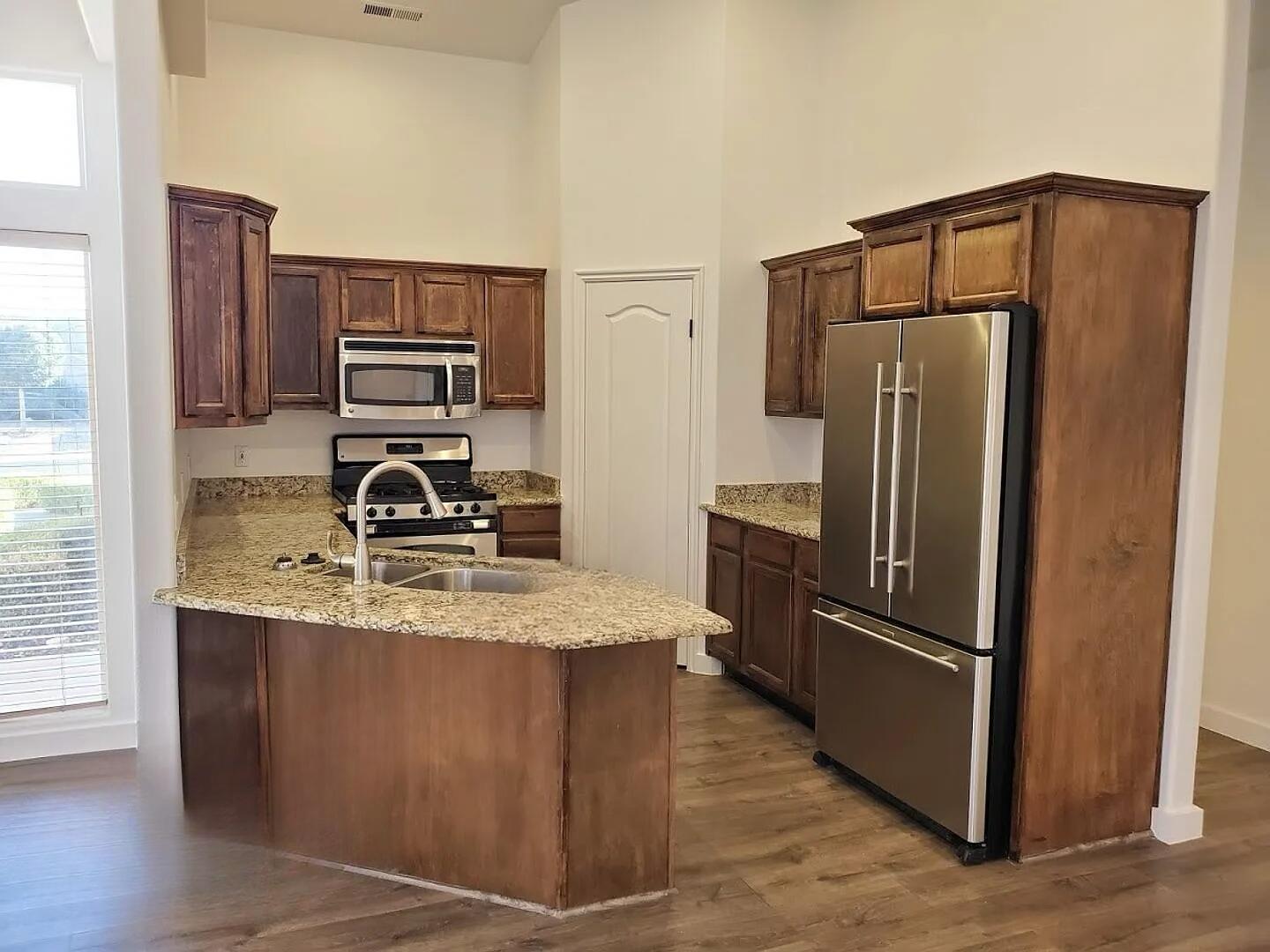 WINDOW ROCK - Residential