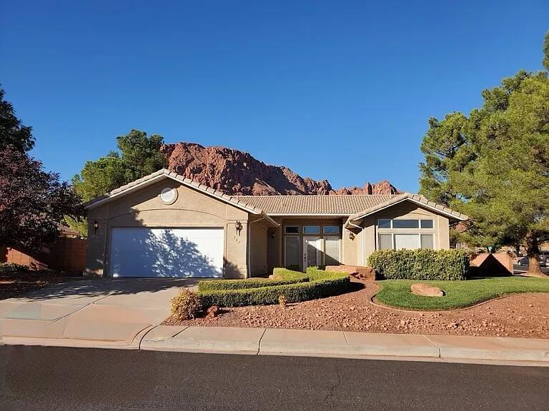 WINDOW ROCK - Residential