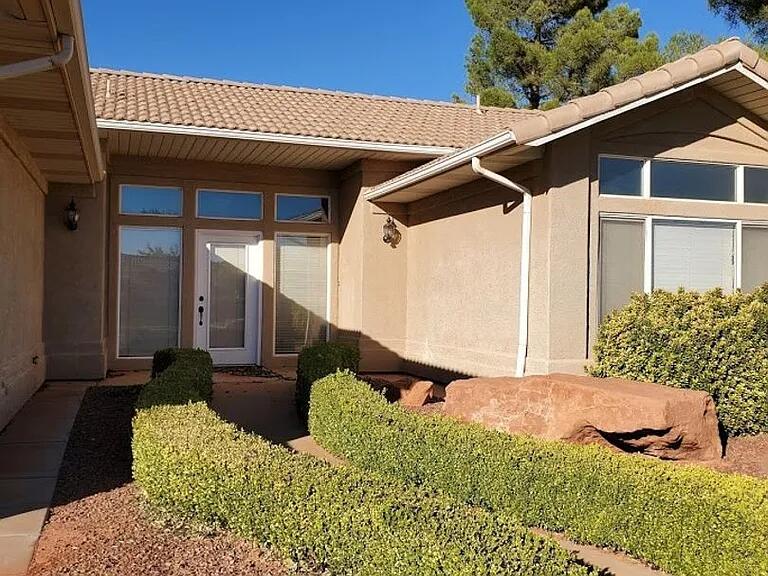 WINDOW ROCK - Residential