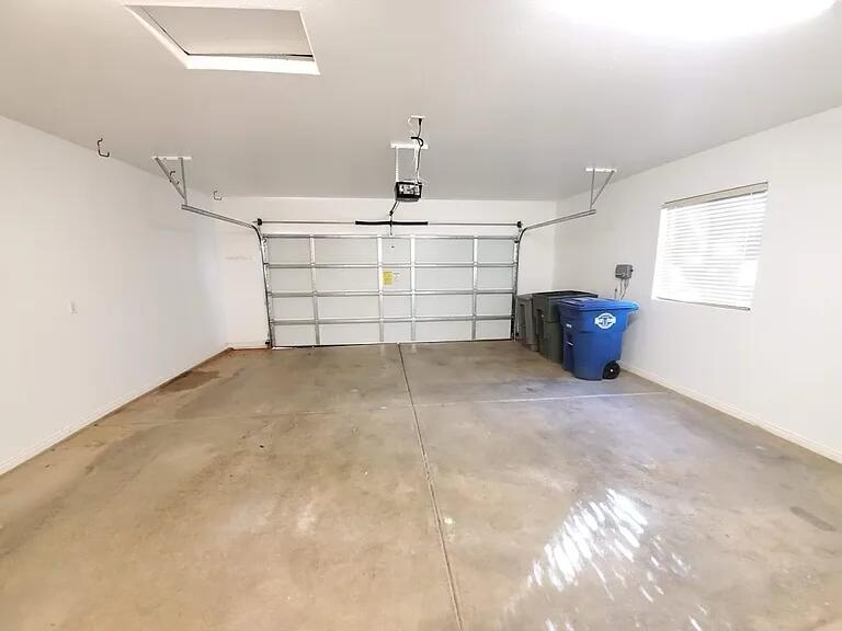 WINDOW ROCK - Residential