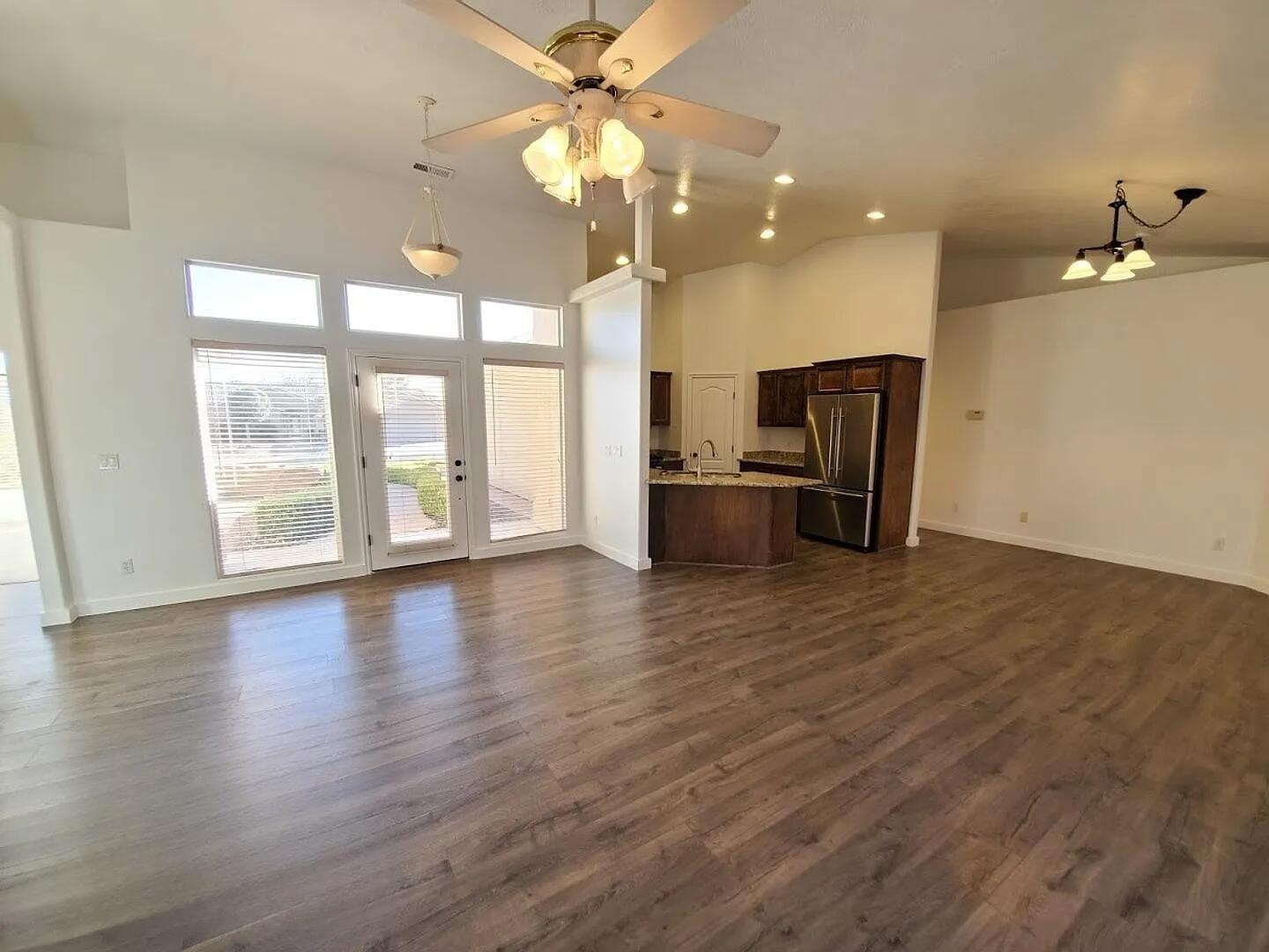 WINDOW ROCK - Residential