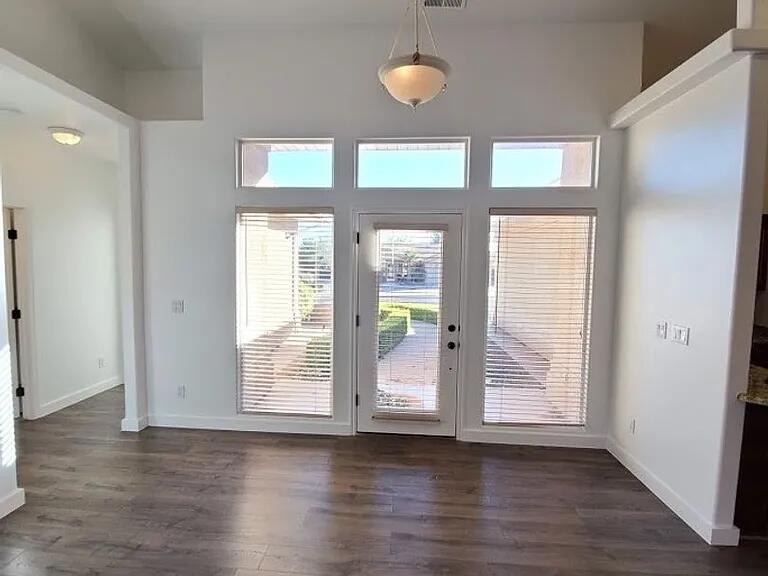 WINDOW ROCK - Residential