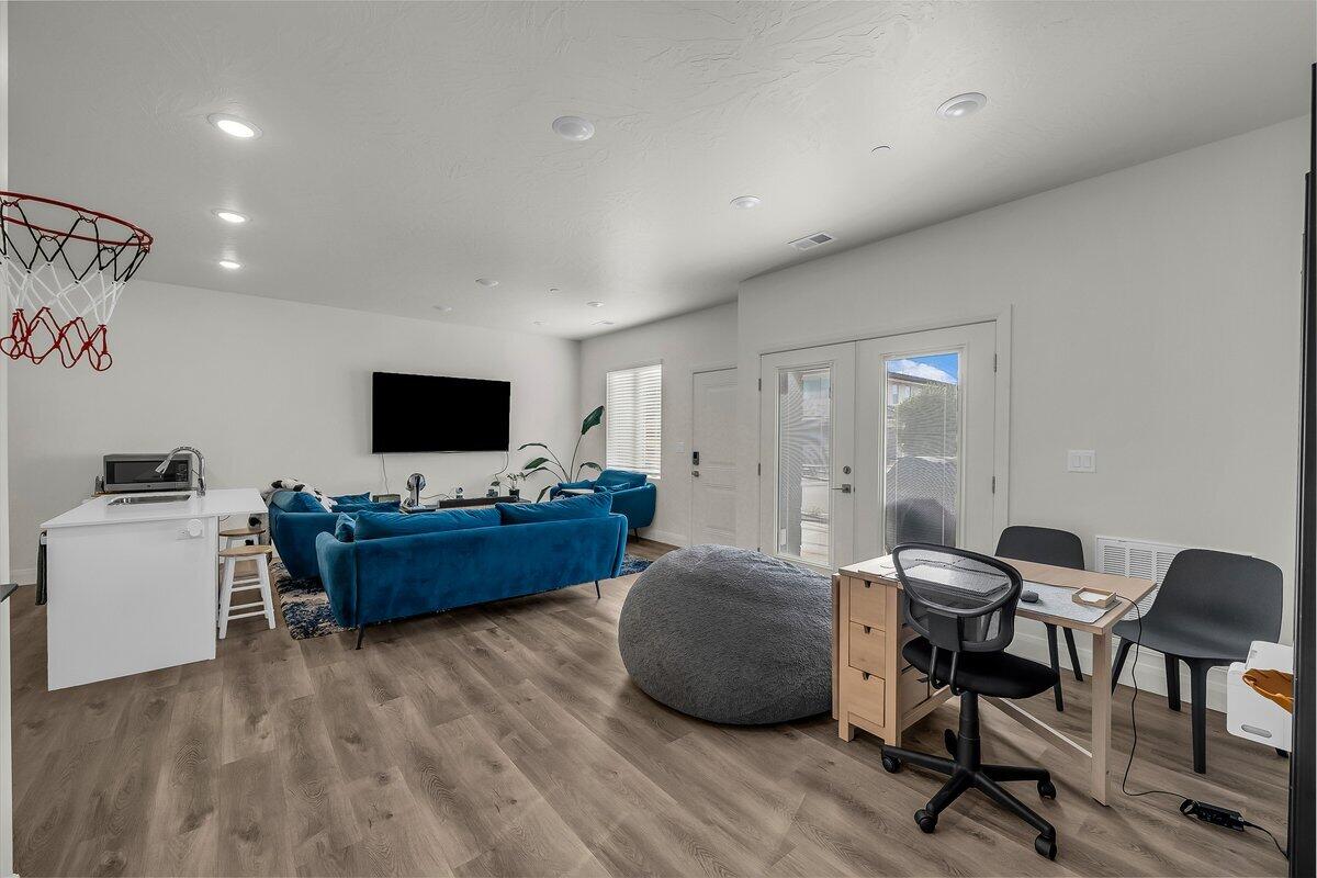 AUBURN HILLS - Residential