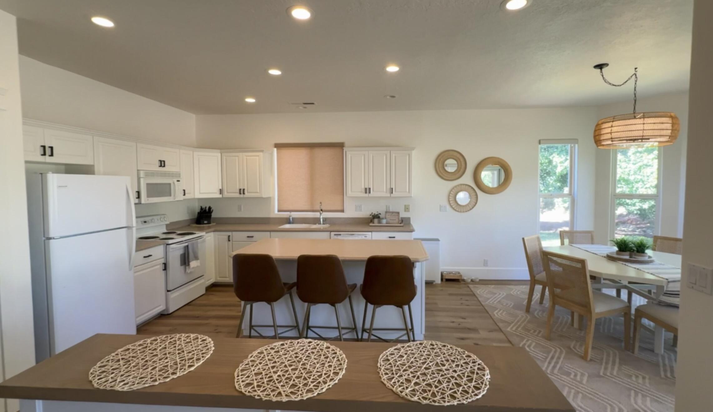 LAGUNA AT GREEN SPRINGS - Residential