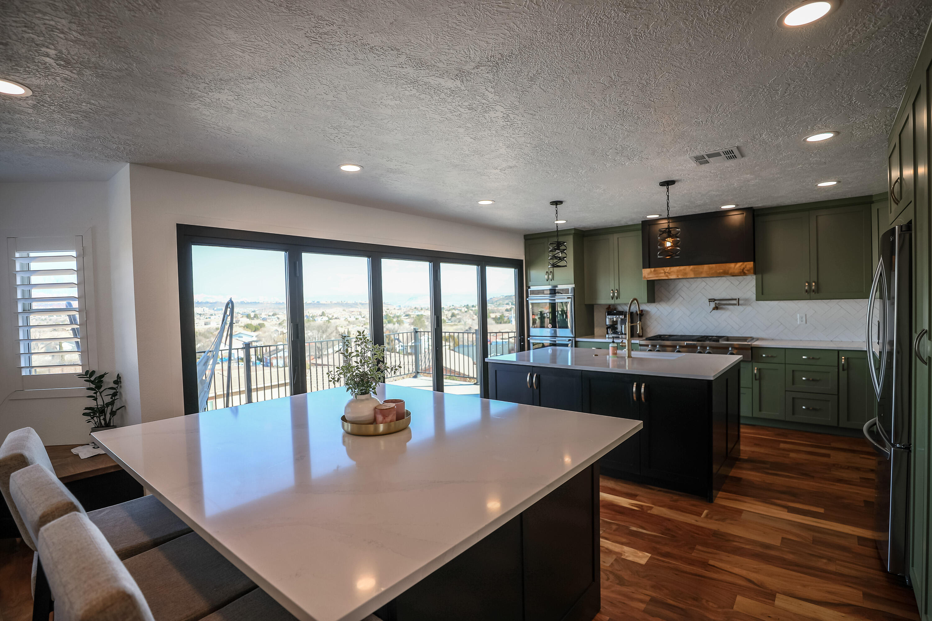 BLOOMINGTON HILLS - Residential