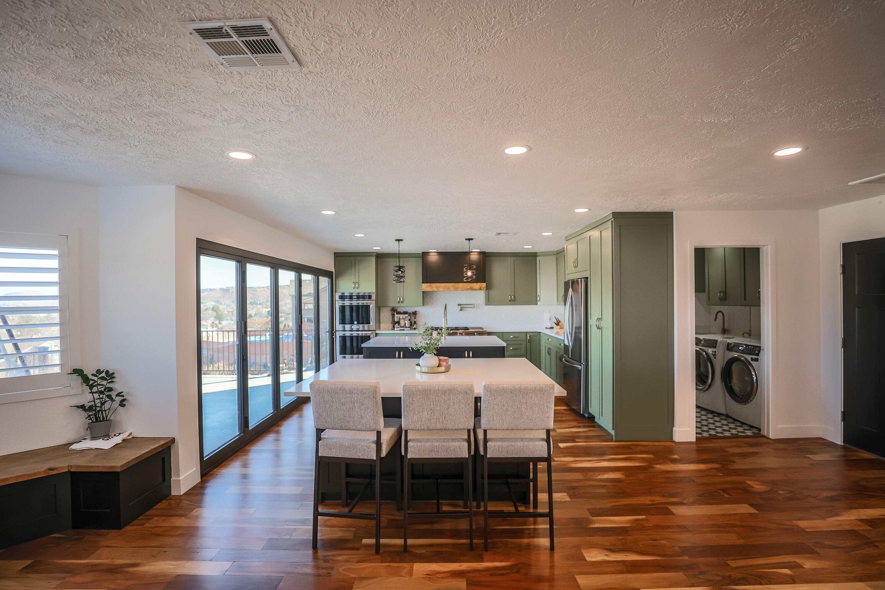 BLOOMINGTON HILLS - Residential