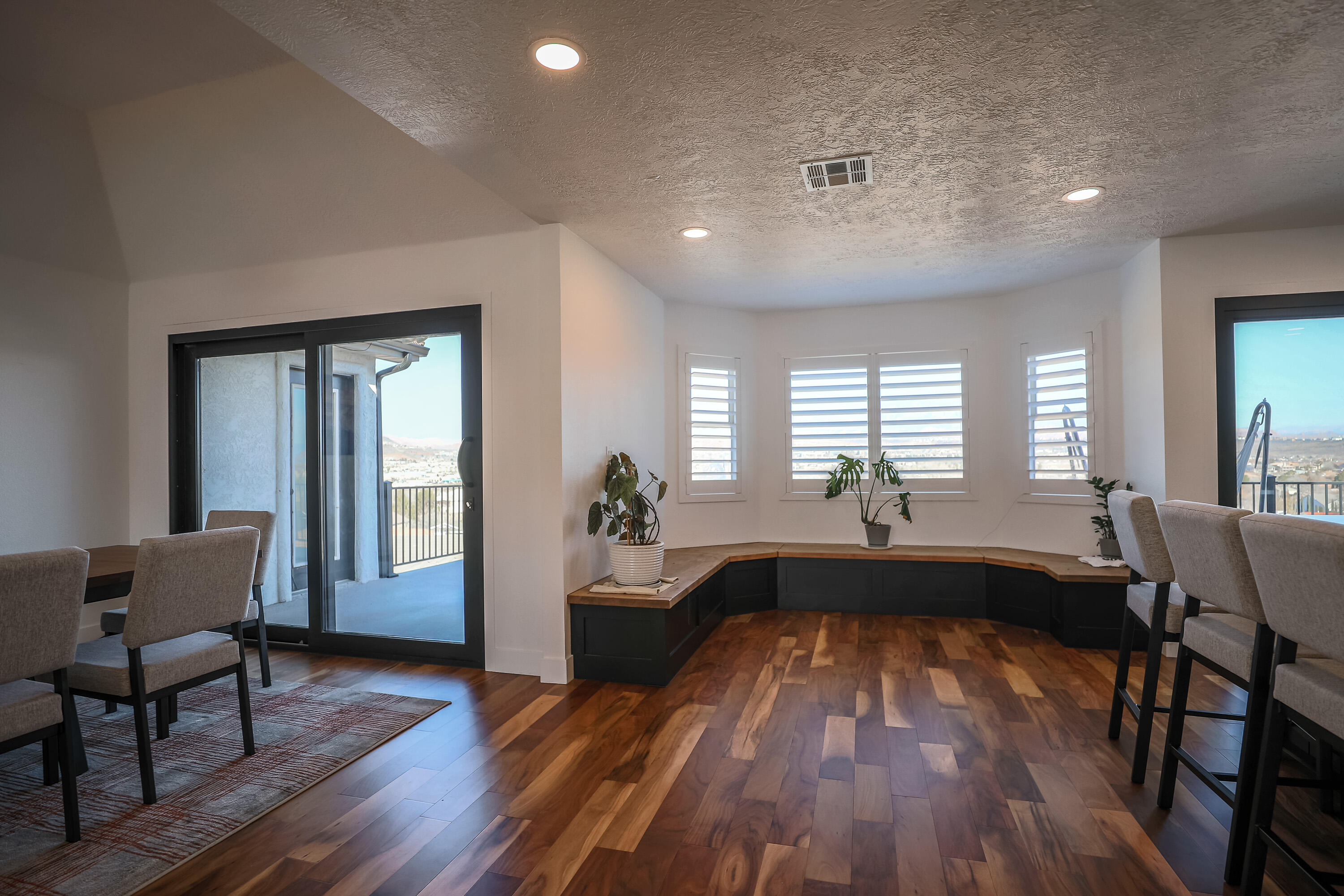 BLOOMINGTON HILLS - Residential