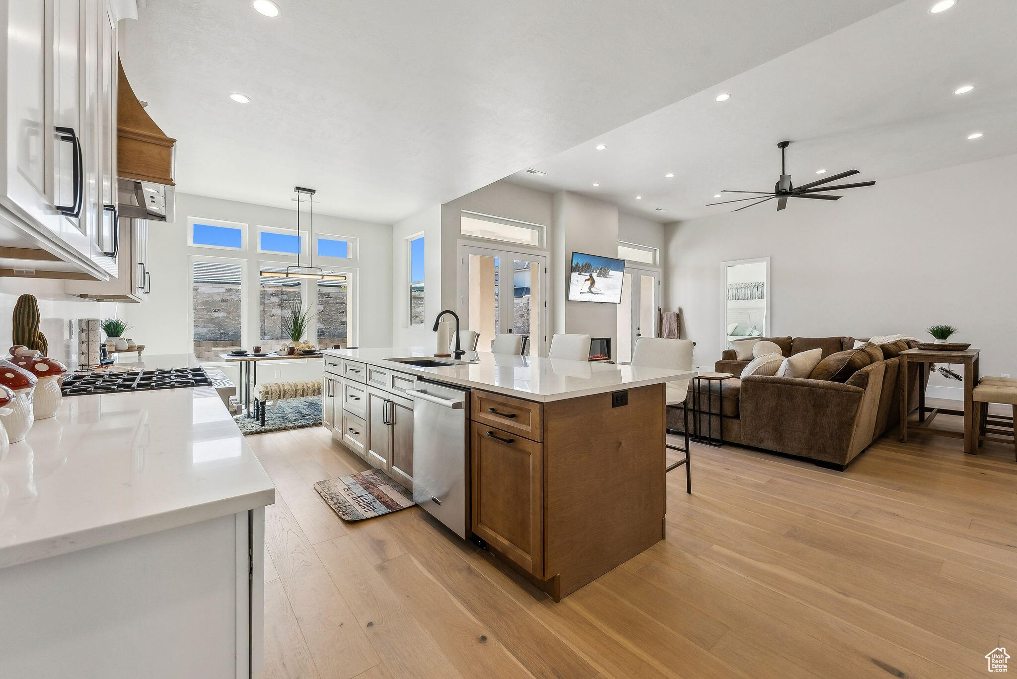 HAWKEYE POINTE SUB - Residential