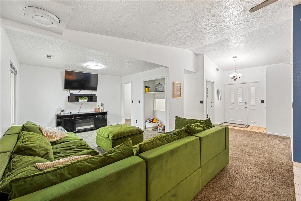 BLOOMINGTON HILLS - Residential