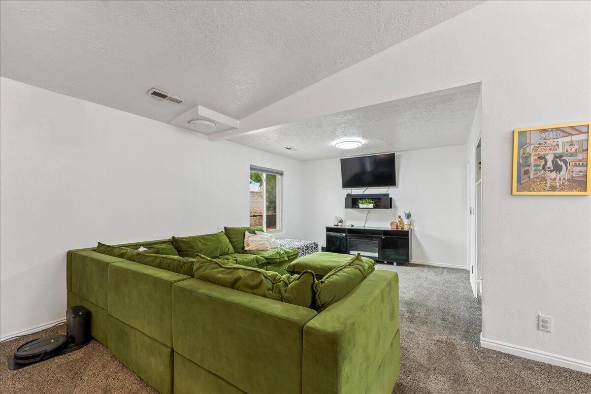 BLOOMINGTON HILLS - Residential