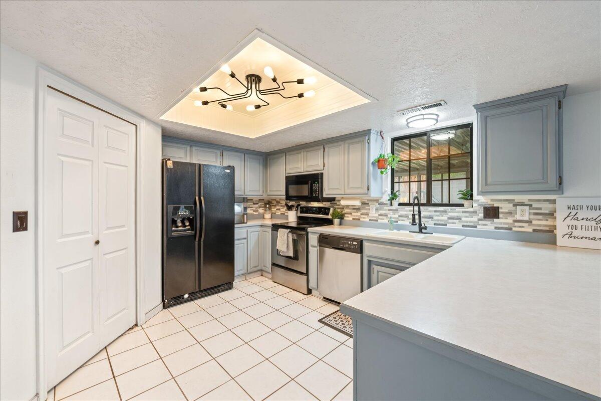 BLOOMINGTON HILLS - Residential