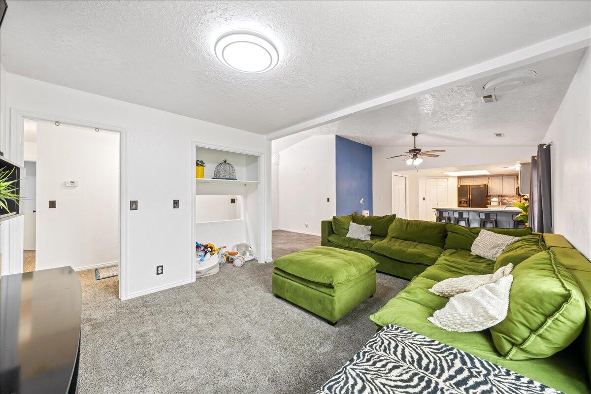 BLOOMINGTON HILLS - Residential