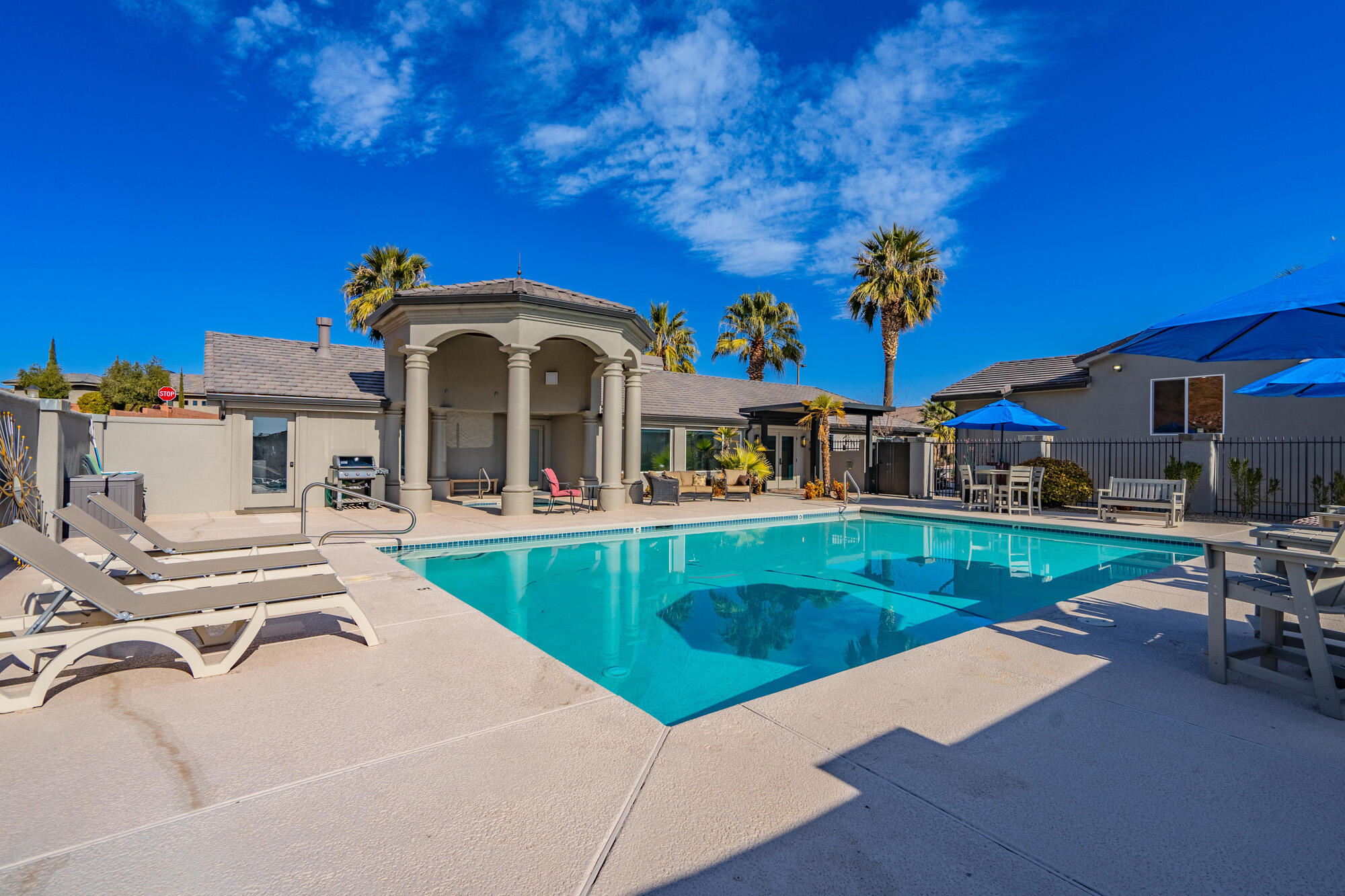 LION'S HEAD HILLTOP ESTATES AT GREEN SPRINGS - Residential