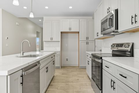 Tiny photo for 2175 W 320 S, Hurricane, UT 84737 (MLS # 26-270358)