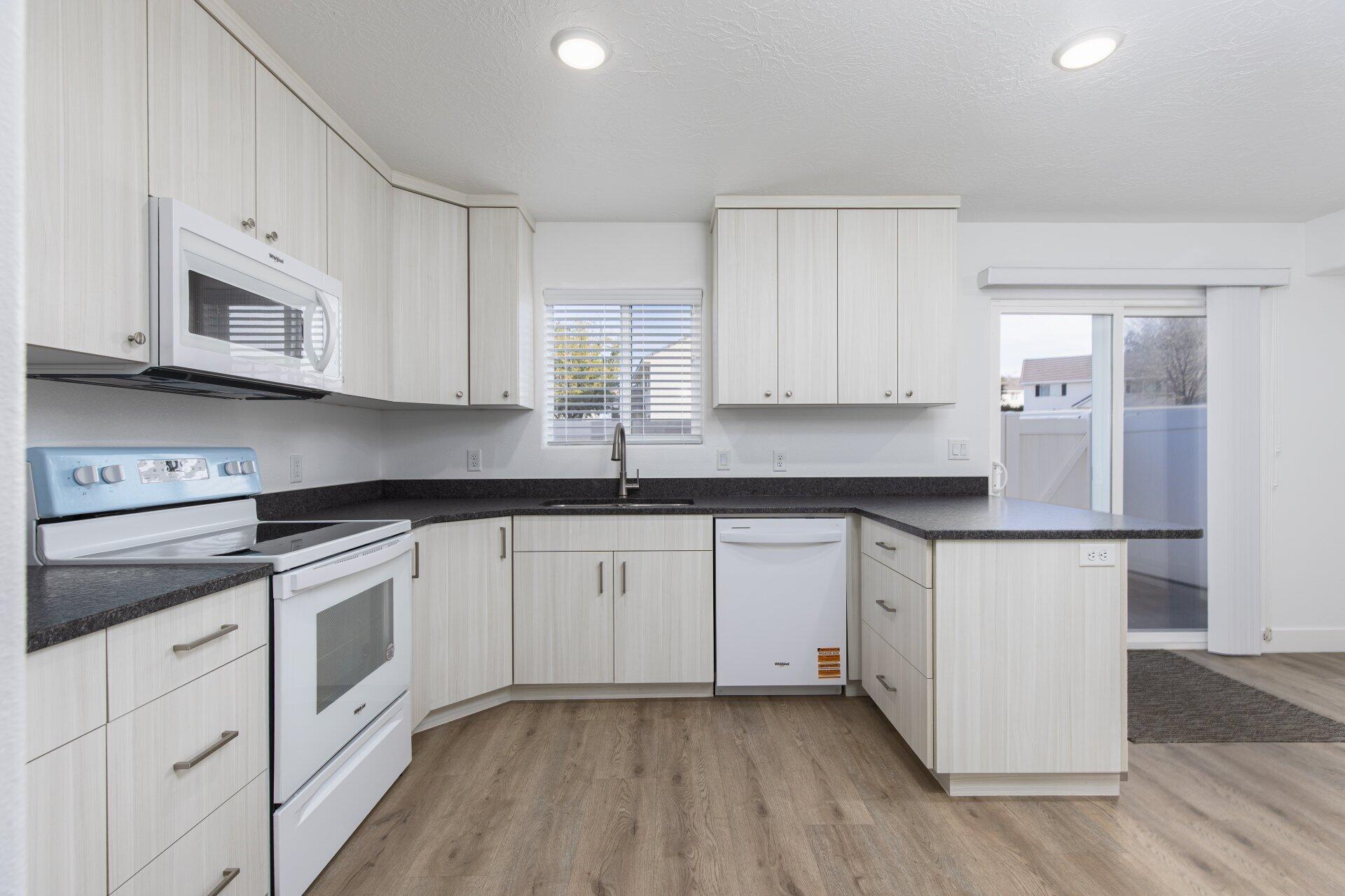 LEXINGTON HILLS TOWNHOMES - Residential