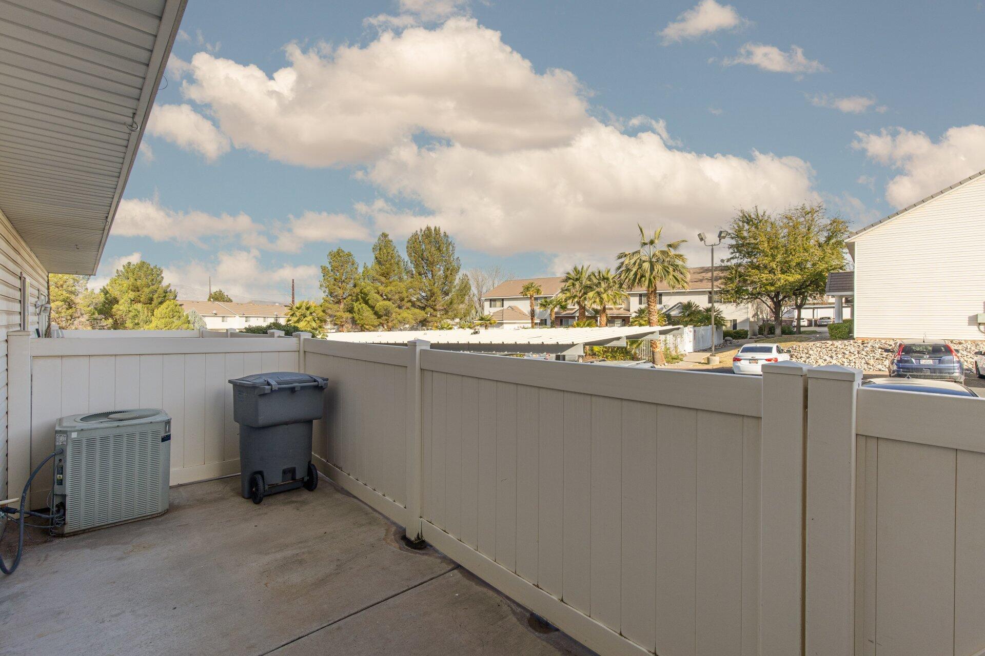 LEXINGTON HILLS TOWNHOMES - Residential