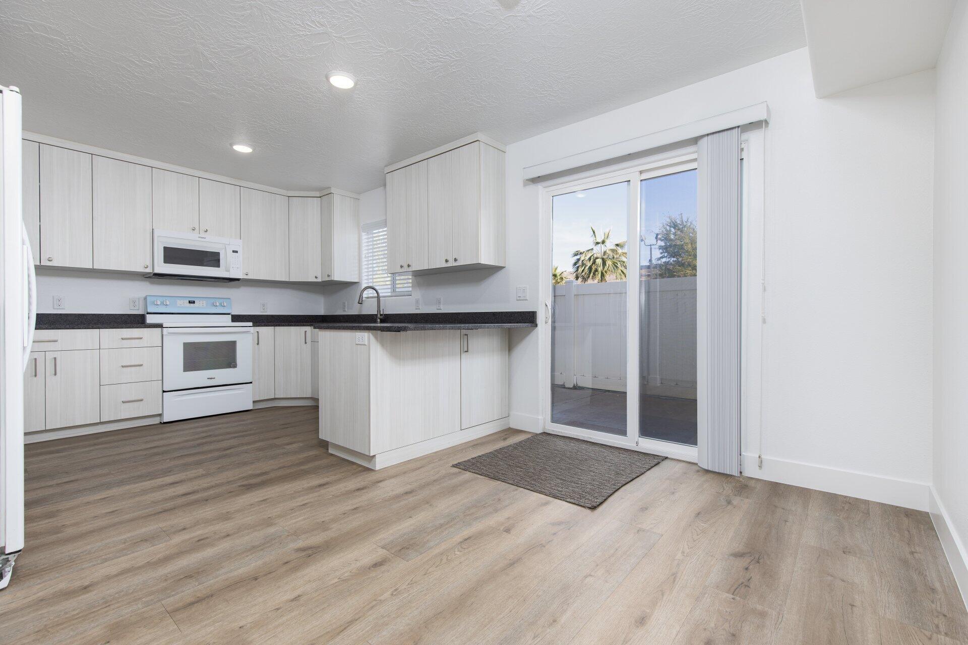 LEXINGTON HILLS TOWNHOMES - Residential