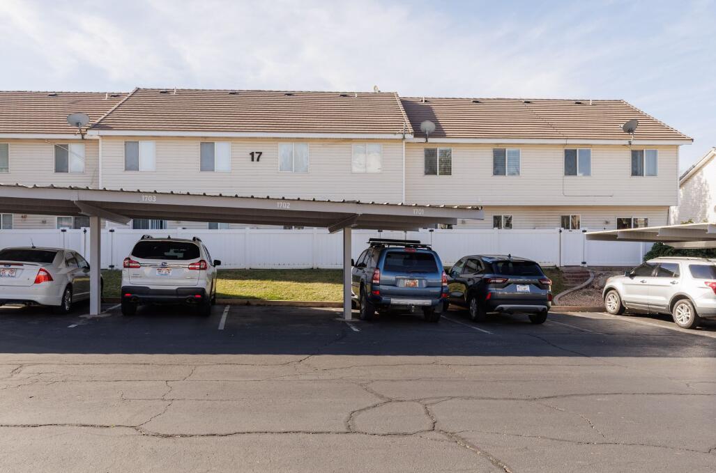 LEXINGTON HILLS TOWNHOMES - Residential