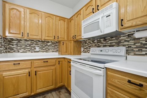 Tiny photo for 111 N TURNBURY LN, Washington, UT 84780 (MLS # 26-273355)